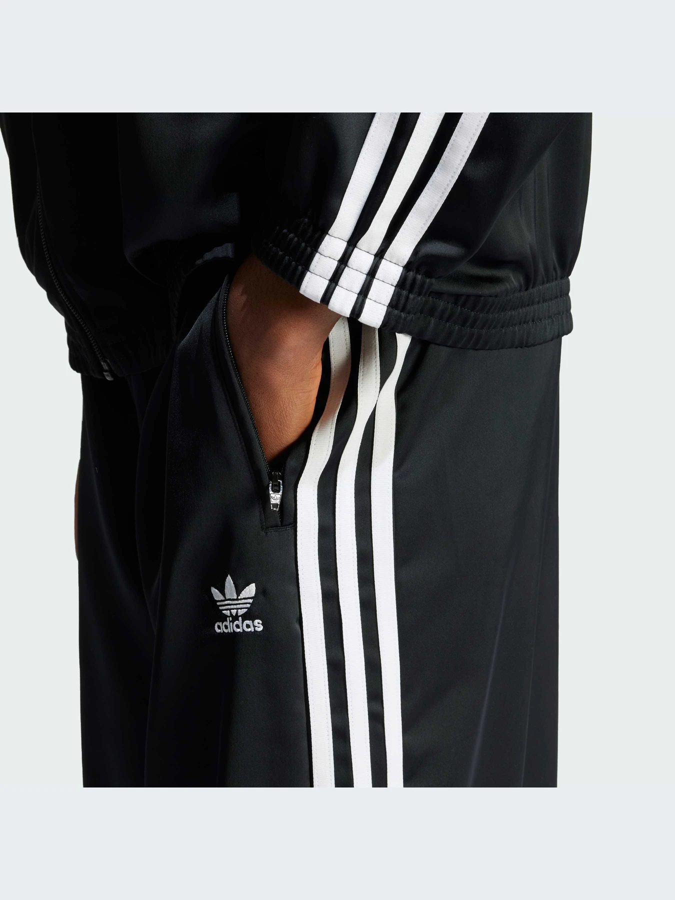 Брюки Adidas Adicolor модель IU2520-KZ Брюки Adidas Adicolor модель IU2520-KZ Фото