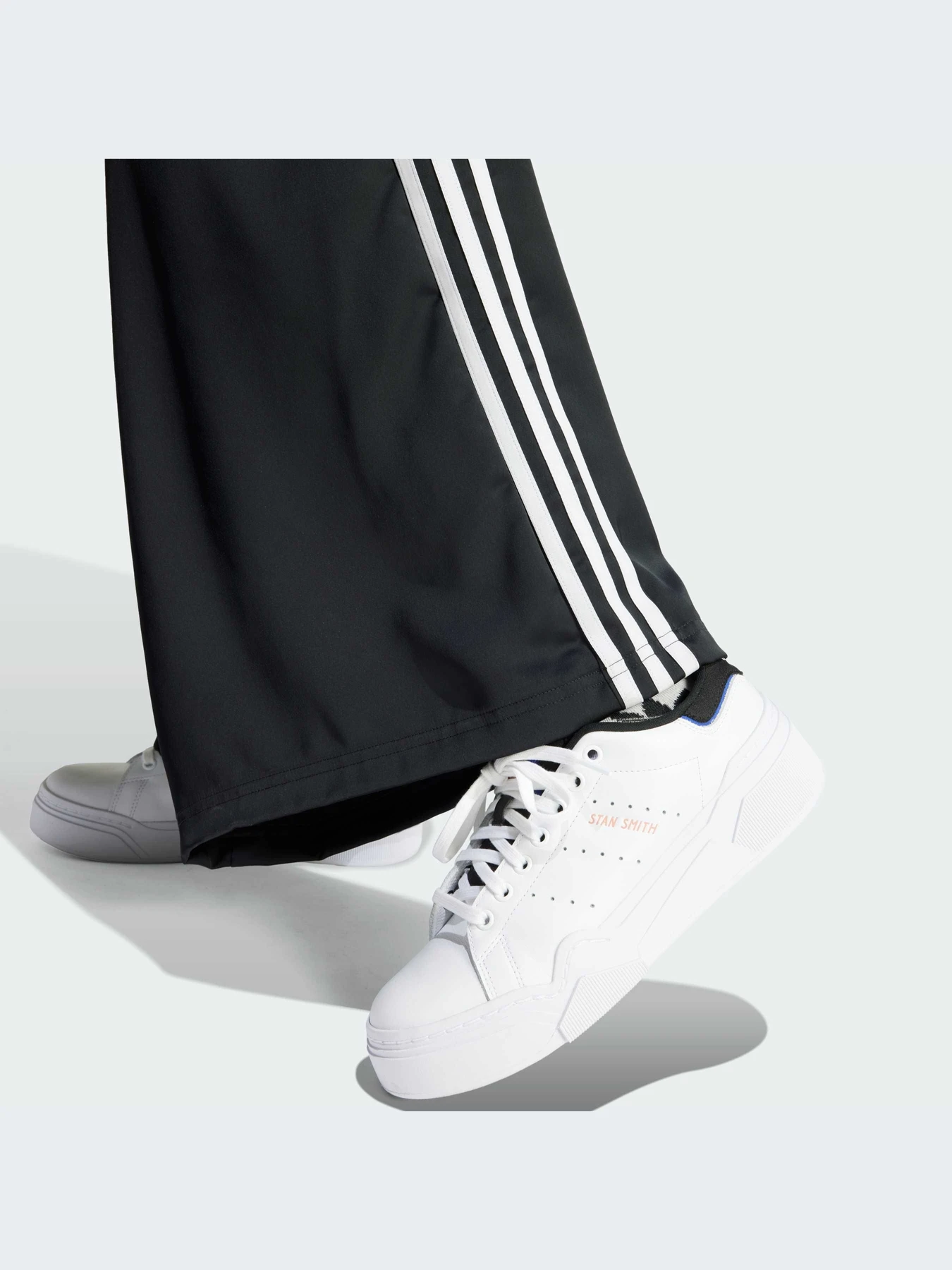 Брюки Adidas Adicolor модель IU2520-KZ Брюки Adidas Adicolor модель IU2520-KZ Фото