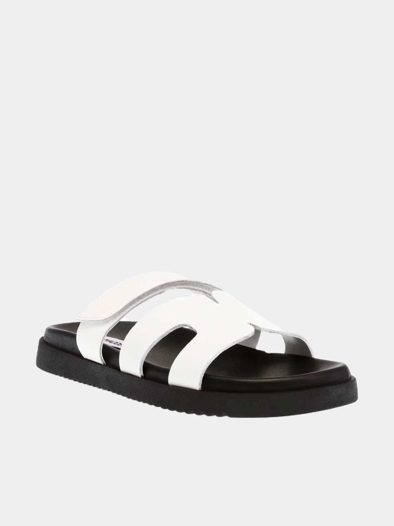Шлёпанцы Steve Madden модель SM11003028 WHITE ACTION LEATHER Шлёпанцы Steve Madden модель SM11003028 WHITE ACTION LEATHER Фото