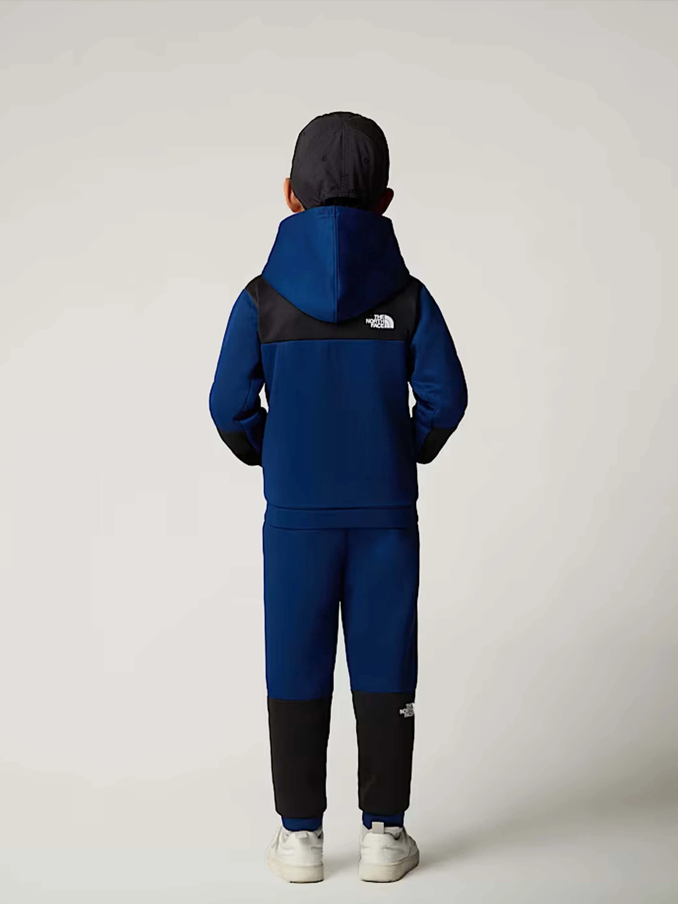 Костюмы The North Face модель NF0A8783D1R1 Костюмы The North Face модель NF0A8783D1R1 Фото