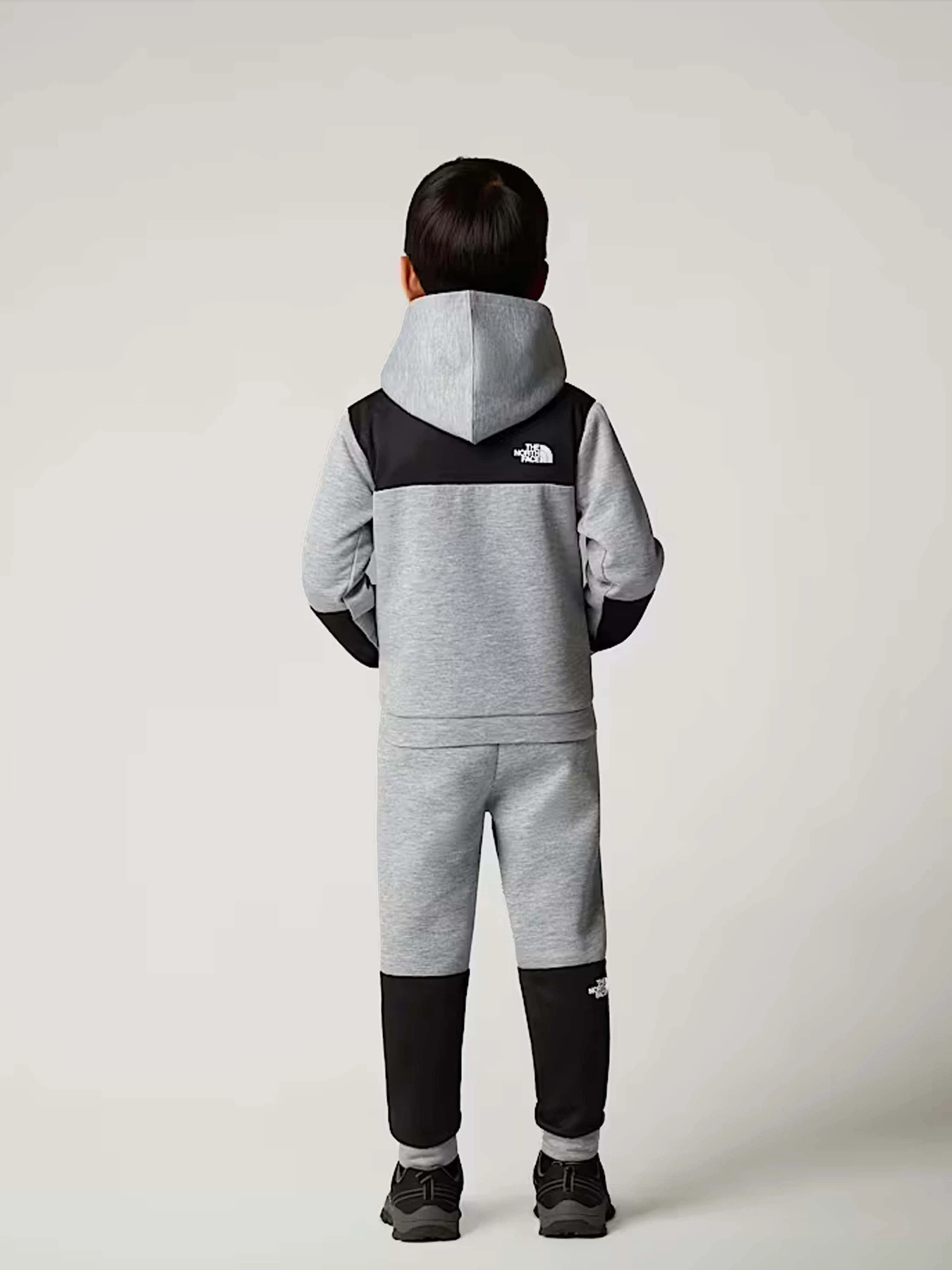Костюмы The North Face модель NF0A8783DYX1 Костюмы The North Face модель NF0A8783DYX1 Фото