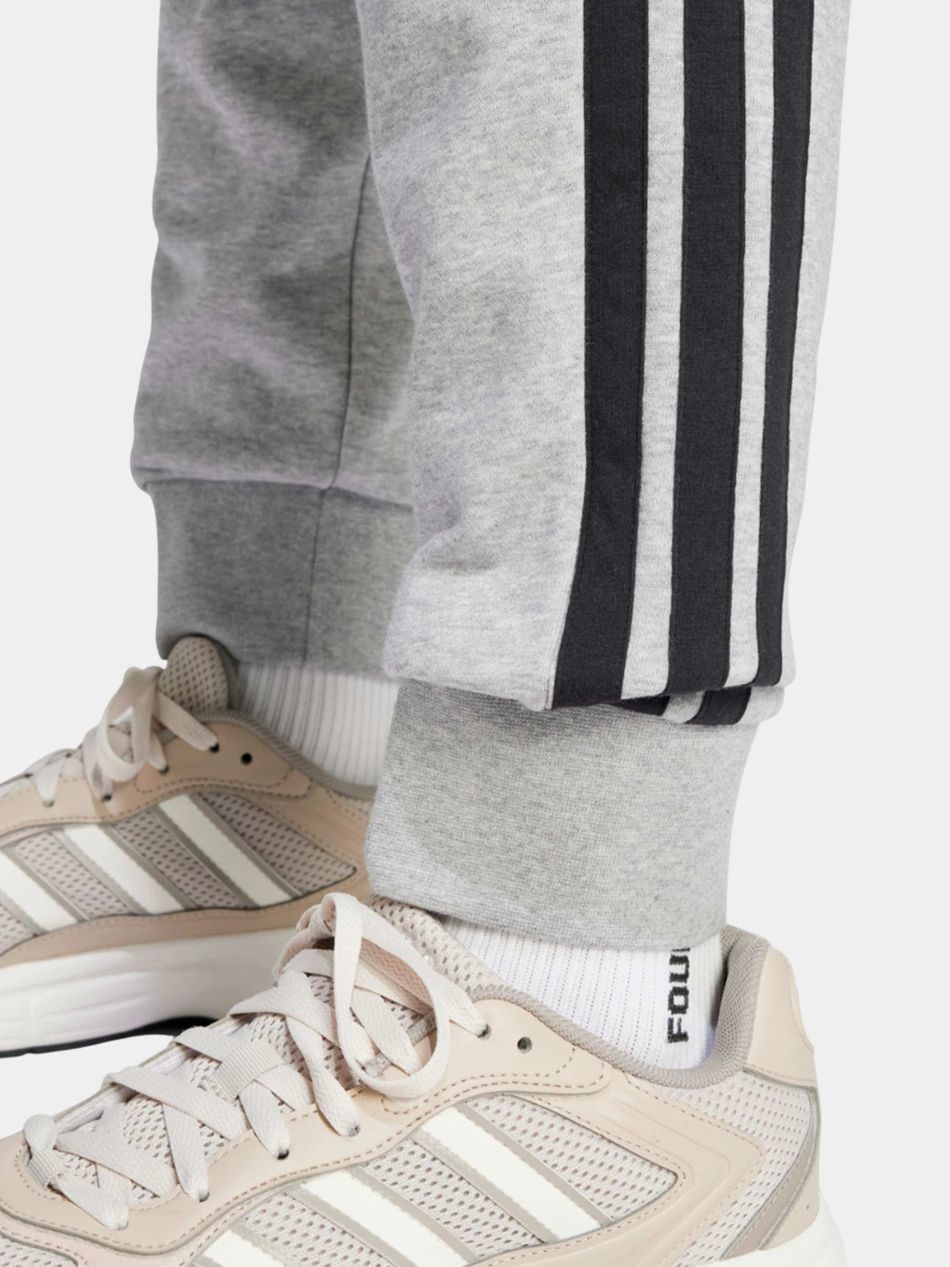 Брюки Adidas модель JE6346 Брюки Adidas модель JE6346 Фото