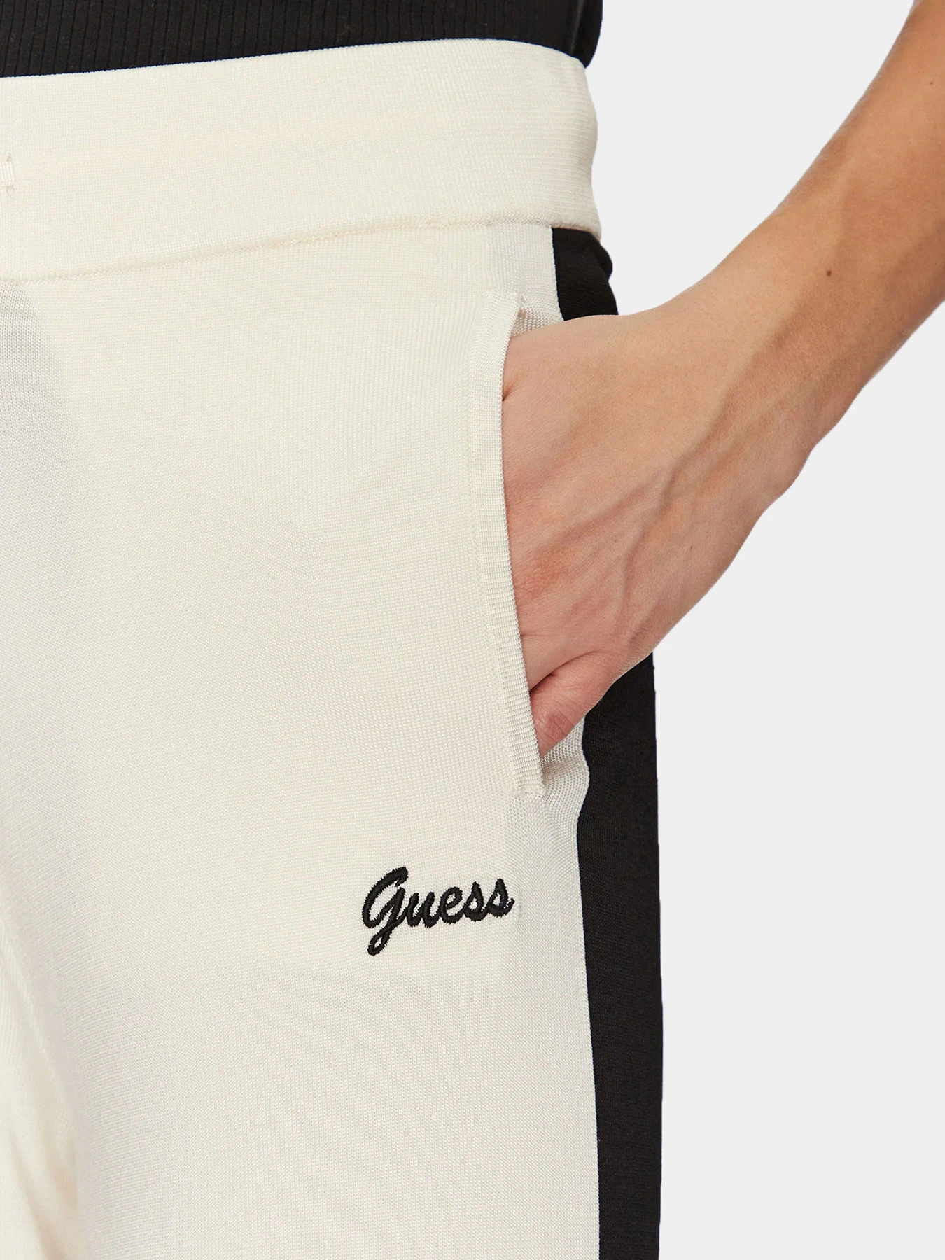 Брюки GUESS модель V5GB00-Z3D60-G1O6 Брюки GUESS модель V5GB00-Z3D60-G1O6 Фото