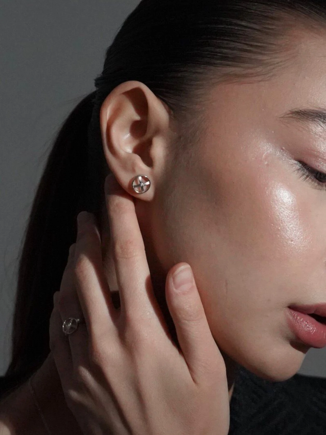 Серьги-гвоздики ZORA Jewelry модель 2000001690560 Серьги-гвоздики ZORA Jewelry модель 2000001690560 Фото