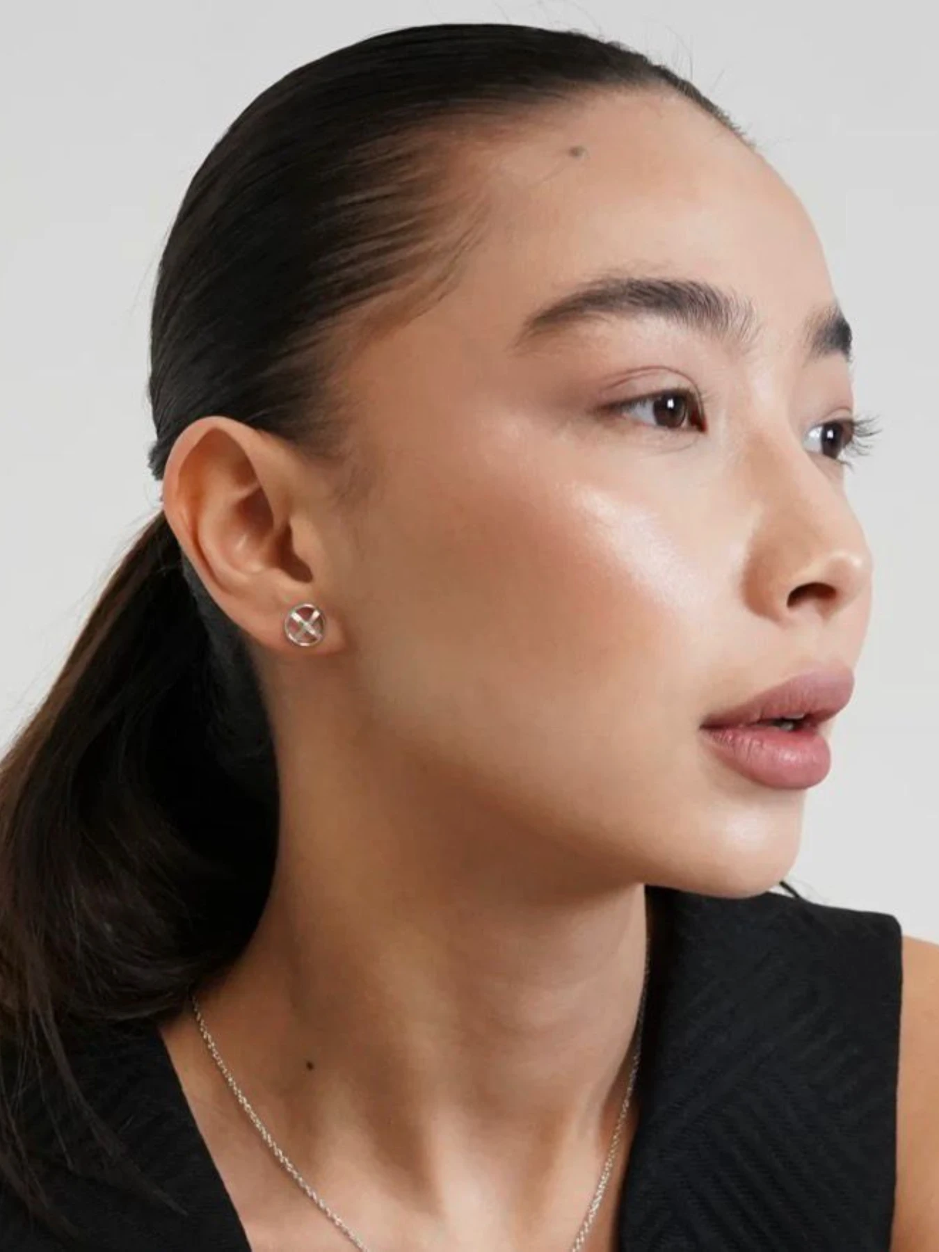 Серьги-гвоздики ZORA Jewelry модель 2000001690560 Серьги-гвоздики ZORA Jewelry модель 2000001690560 Фото