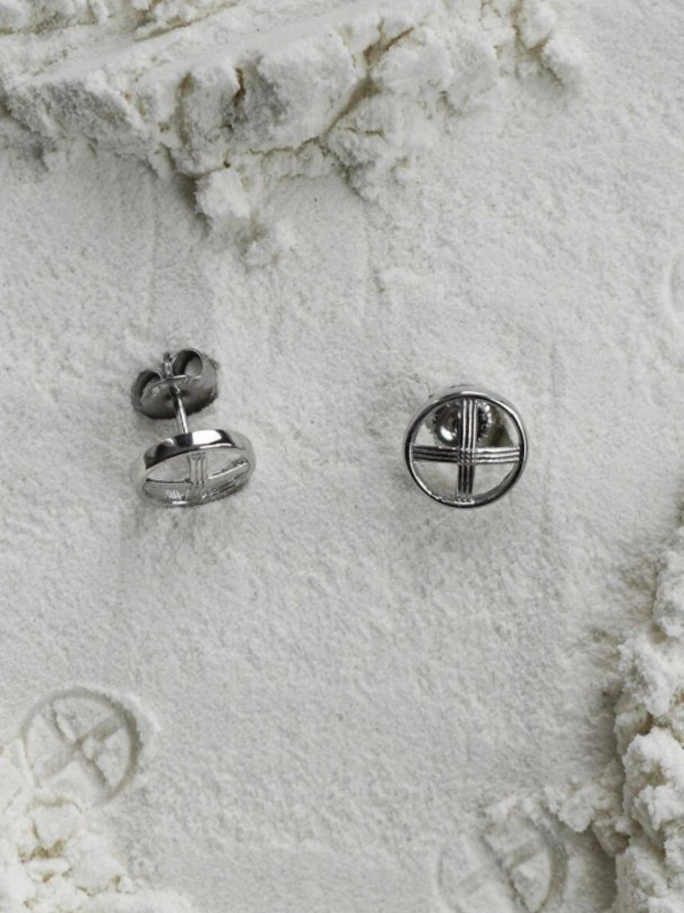 Серьги-гвоздики ZORA Jewelry модель 2000001690560 Серьги-гвоздики ZORA Jewelry модель 2000001690560 Фото