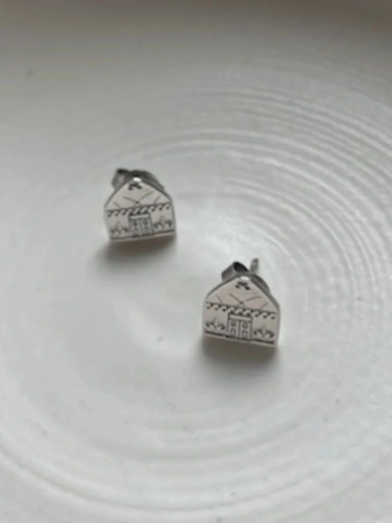 Серьги-гвоздики ZORA Jewelry модель 2000001690561 Серьги-гвоздики ZORA Jewelry модель 2000001690561 Фото