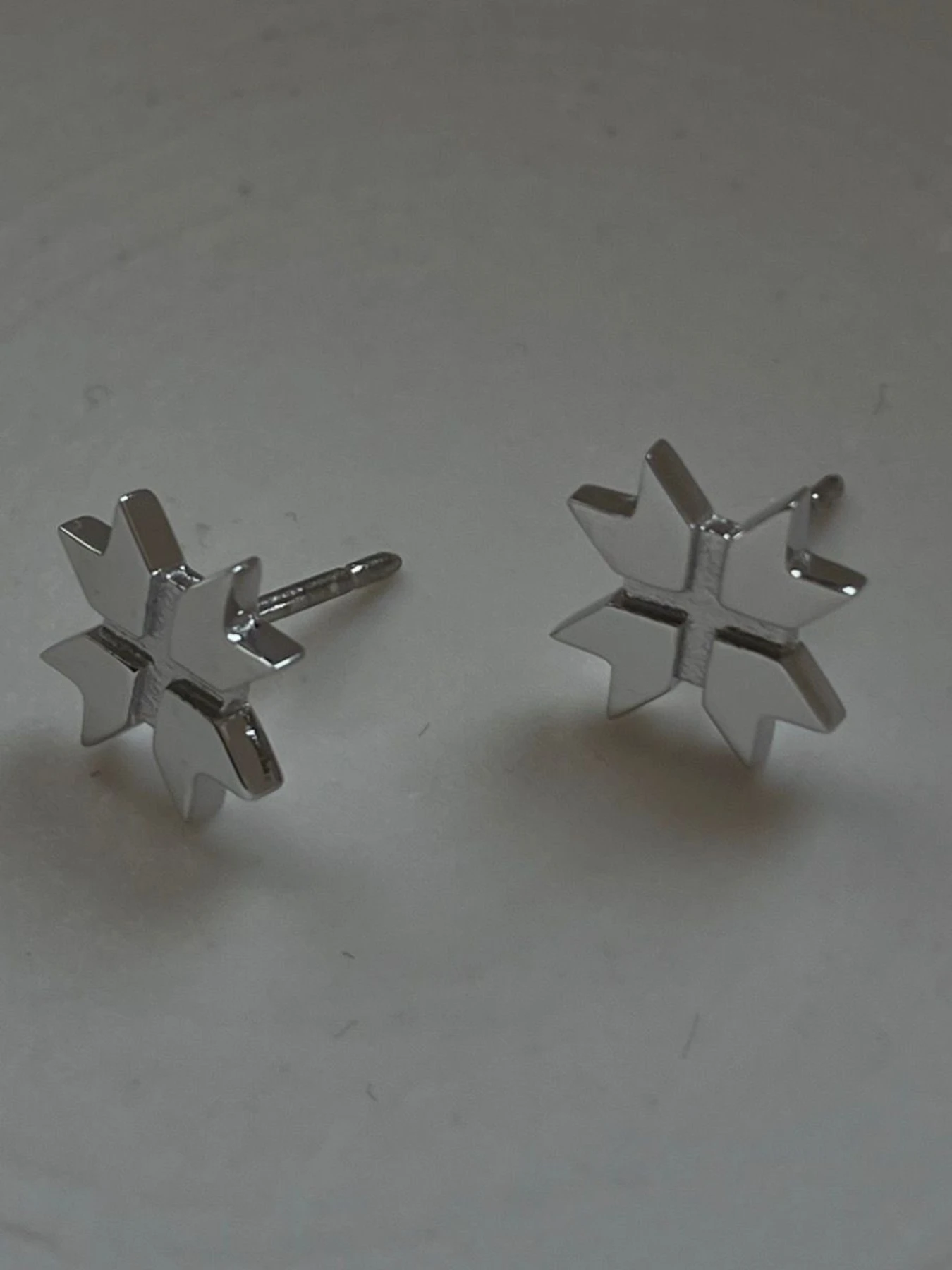 Серьги-гвоздики ZORA Jewelry модель 2000001690565 Серьги-гвоздики ZORA Jewelry модель 2000001690565 Фото