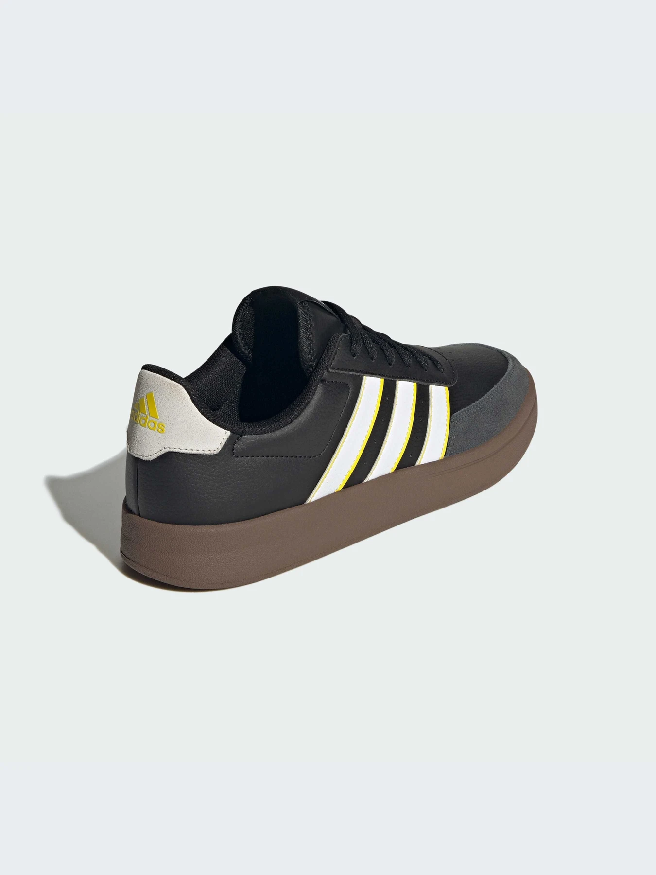 Кроссовки Adidas модель JP5382-KZ Кроссовки Adidas модель JP5382-KZ Фото