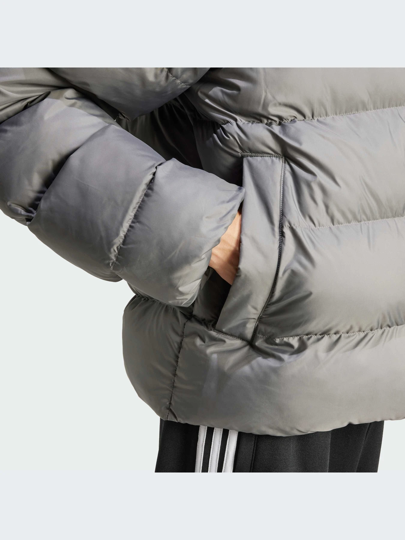 Куртки и дубленки Adidas модель IY3398-KZ Куртки и дубленки Adidas модель IY3398-KZ Фото