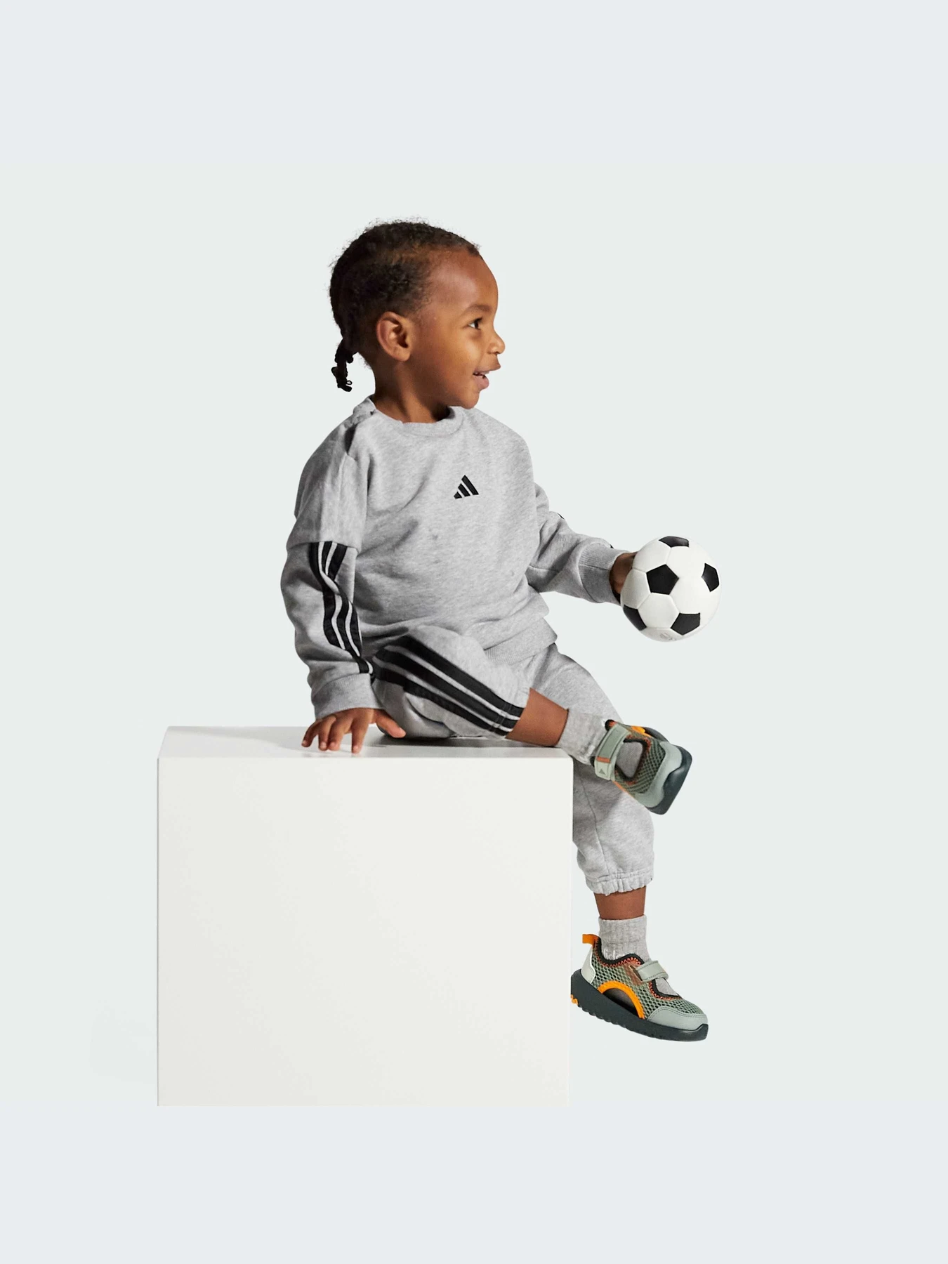 Кроссовки Adidas модель IH8731-KZ Кроссовки Adidas модель IH8731-KZ Фото