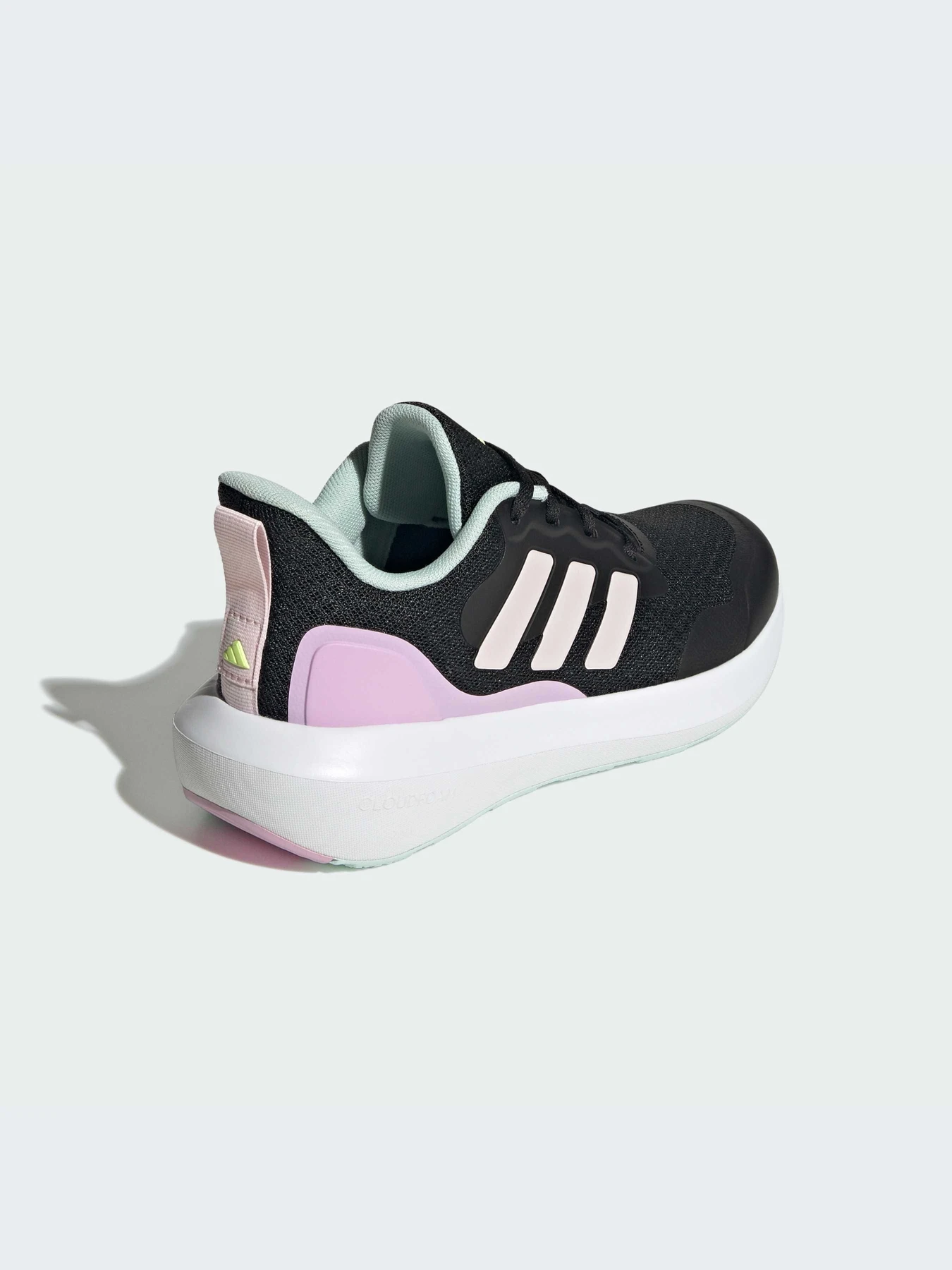 Кроссовки Adidas модель JI2180-KZ Кроссовки Adidas модель JI2180-KZ Фото