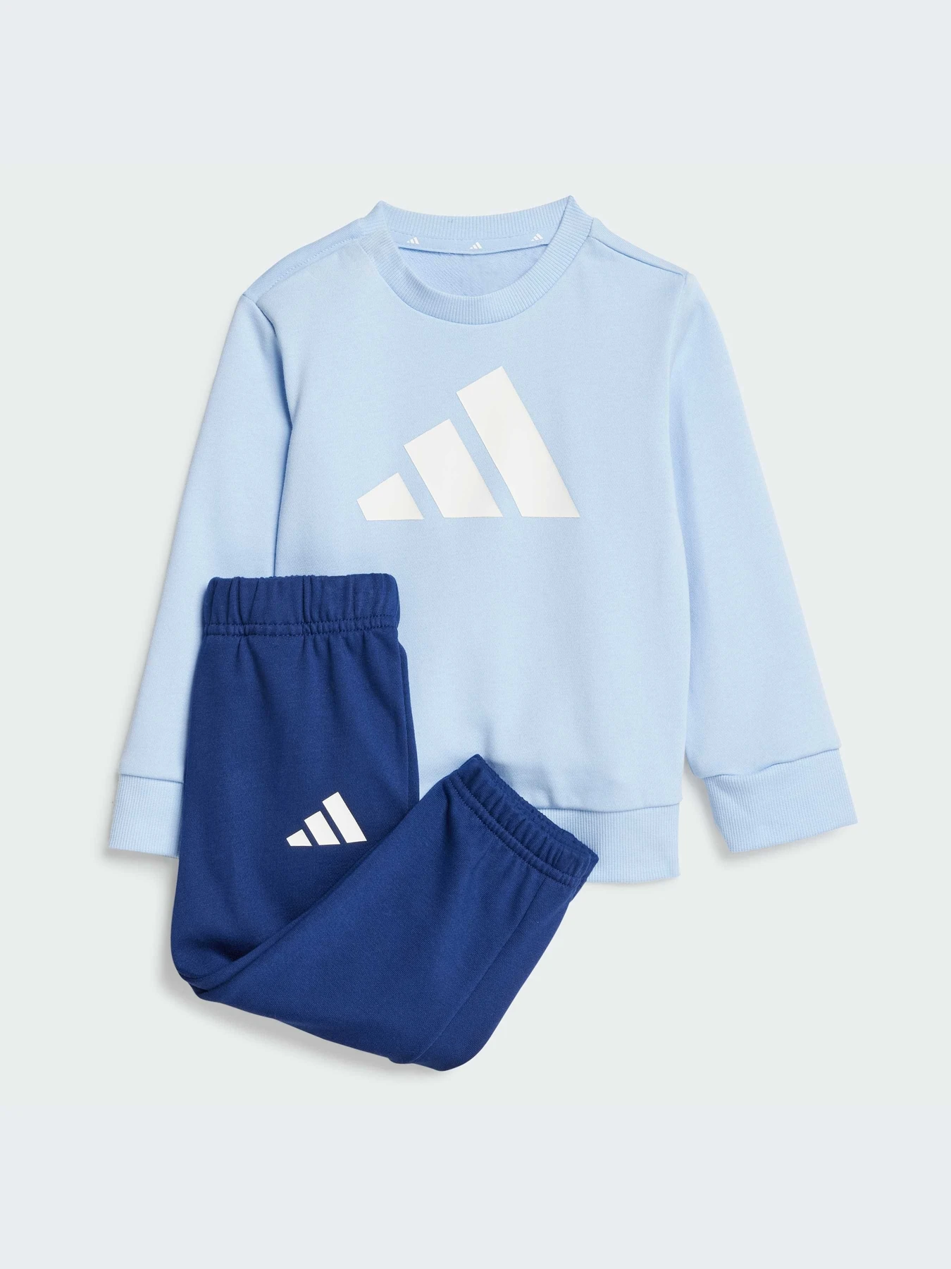 Костюмы Adidas модель JE1395-KZ Костюмы Adidas модель JE1395-KZ Фото