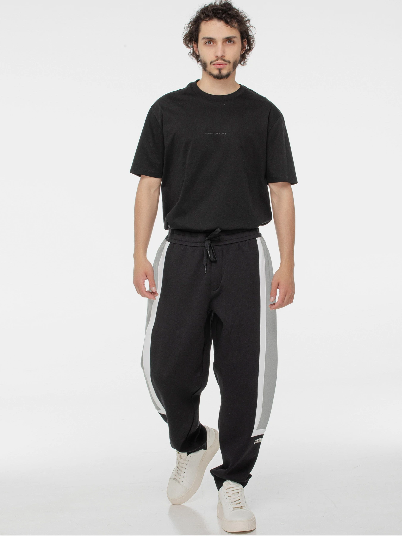 Брюки Armani Exchange модель XM000522-AF13047-UC001 Брюки Armani Exchange модель XM000522-AF13047-UC001 Фото