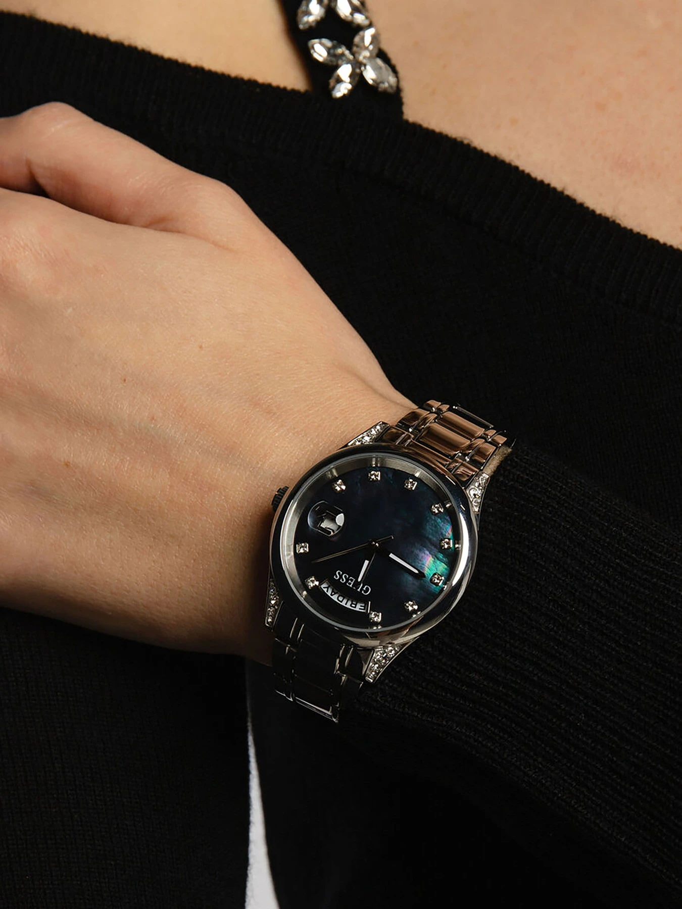 Часы GUESS модель GW0047L1 Фото