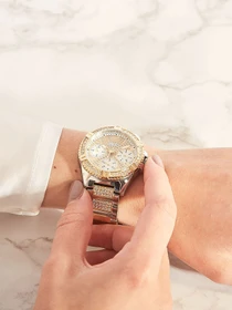 Часы GUESS модель W1156L5 Фото