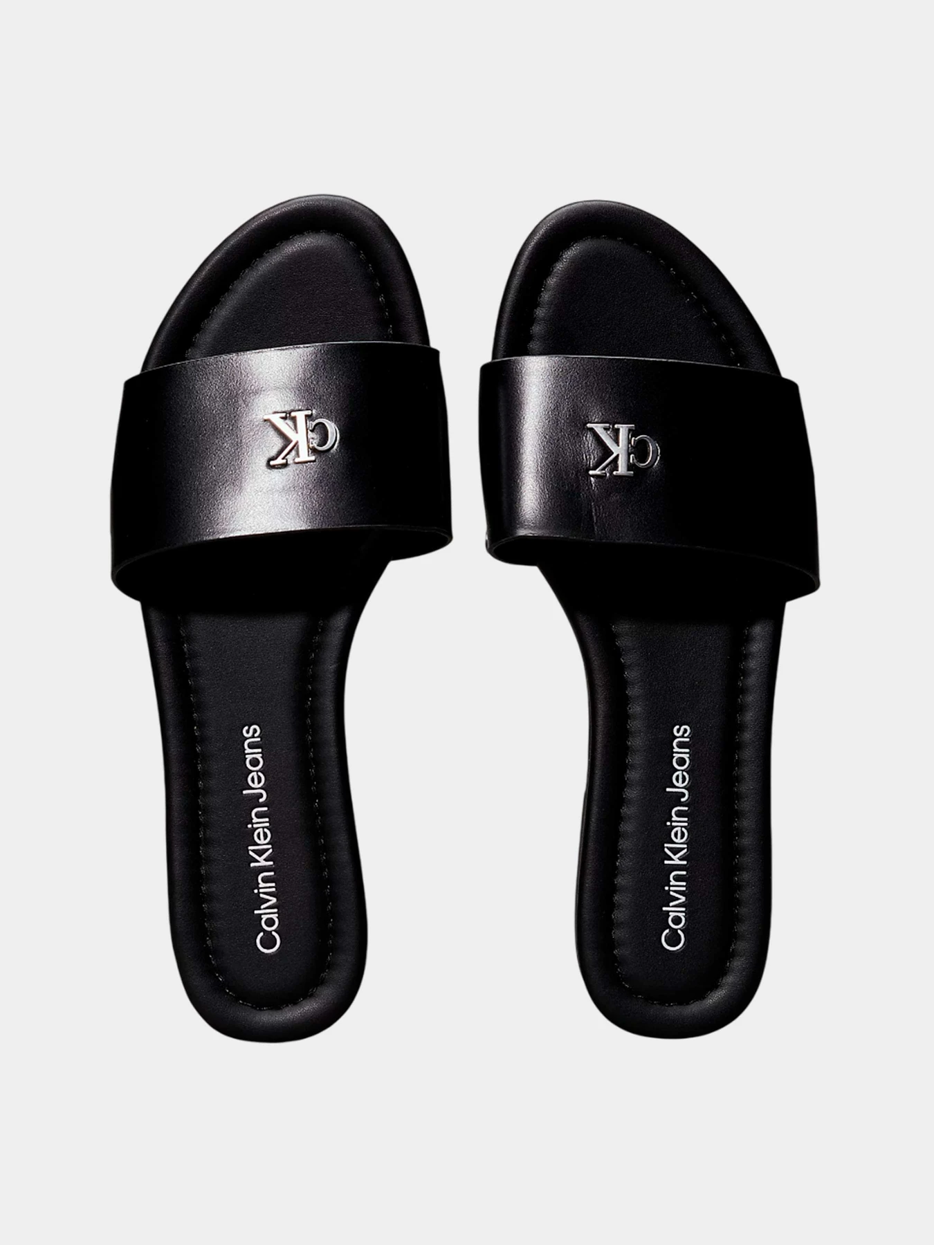 Шлёпанцы Calvin Klein модель YW0YW01697-0GJ Шлёпанцы Calvin Klein модель YW0YW01697-0GJ Фото
