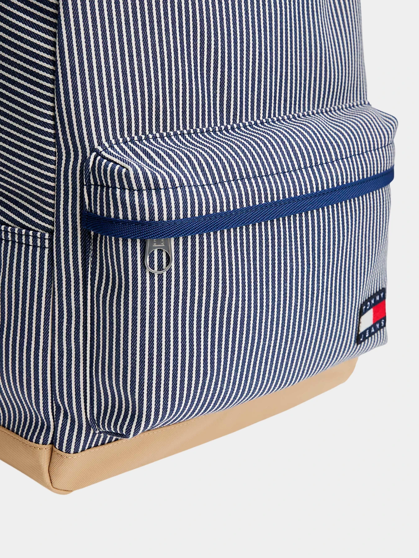 Рюкзаки Tommy Hilfiger модель AM0AM13357-0LD Рюкзаки Tommy Hilfiger модель AM0AM13357-0LD Фото