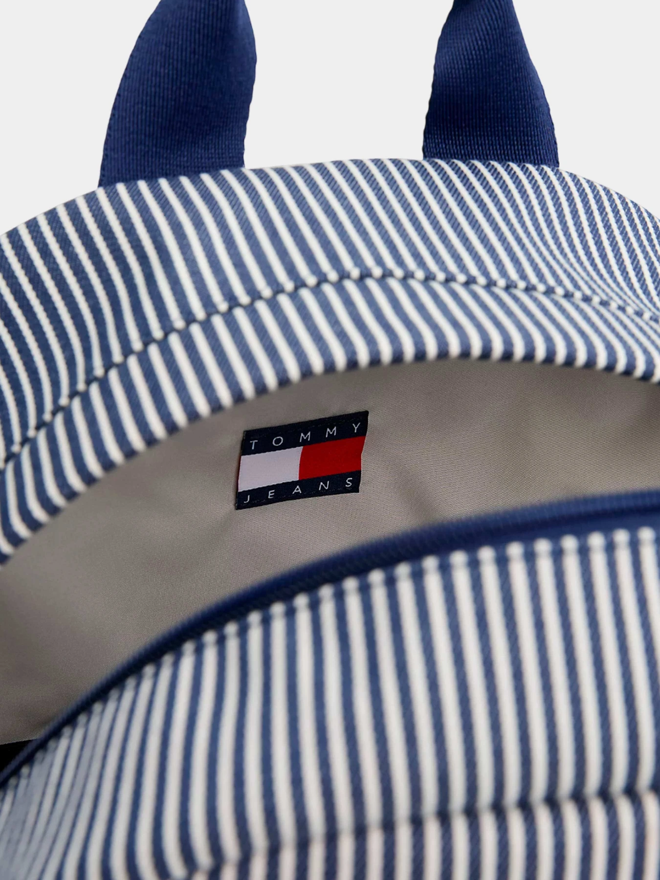 Рюкзаки Tommy Hilfiger модель AM0AM13357-0LD Рюкзаки Tommy Hilfiger модель AM0AM13357-0LD Фото