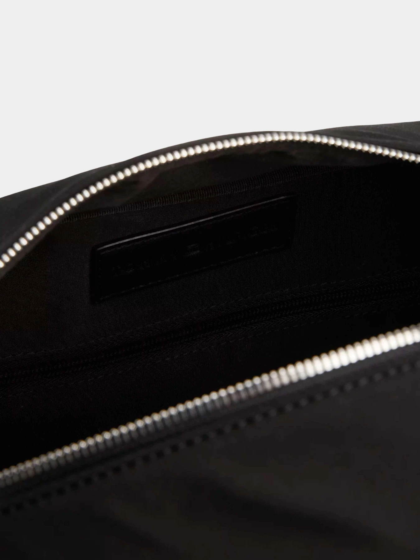 Сумки Tommy Hilfiger модель AM0AM13382-BDS Сумки Tommy Hilfiger модель AM0AM13382-BDS Фото