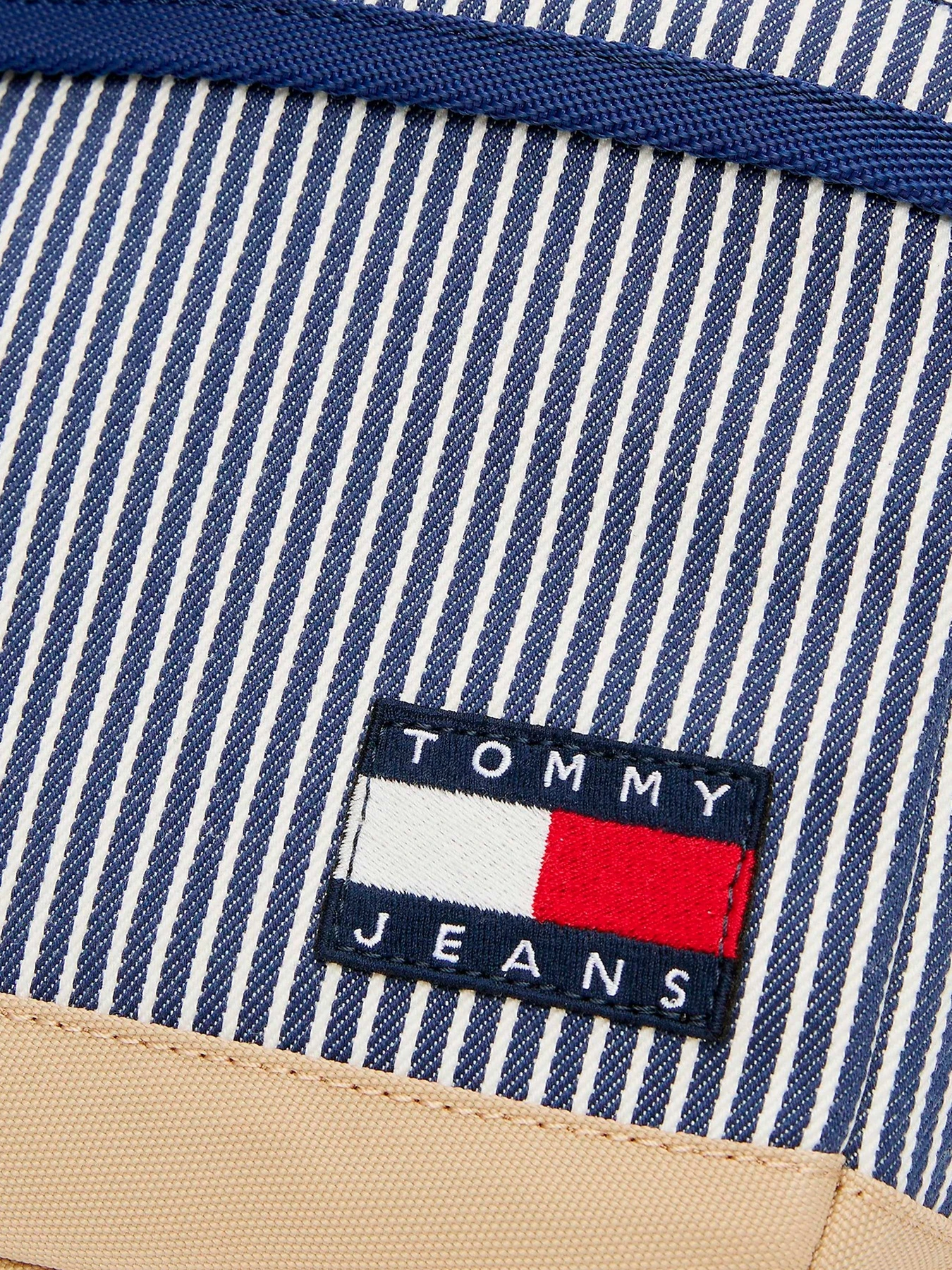 Сумки Tommy Hilfiger модель AM0AM13327-0LD Сумки Tommy Hilfiger модель AM0AM13327-0LD Фото