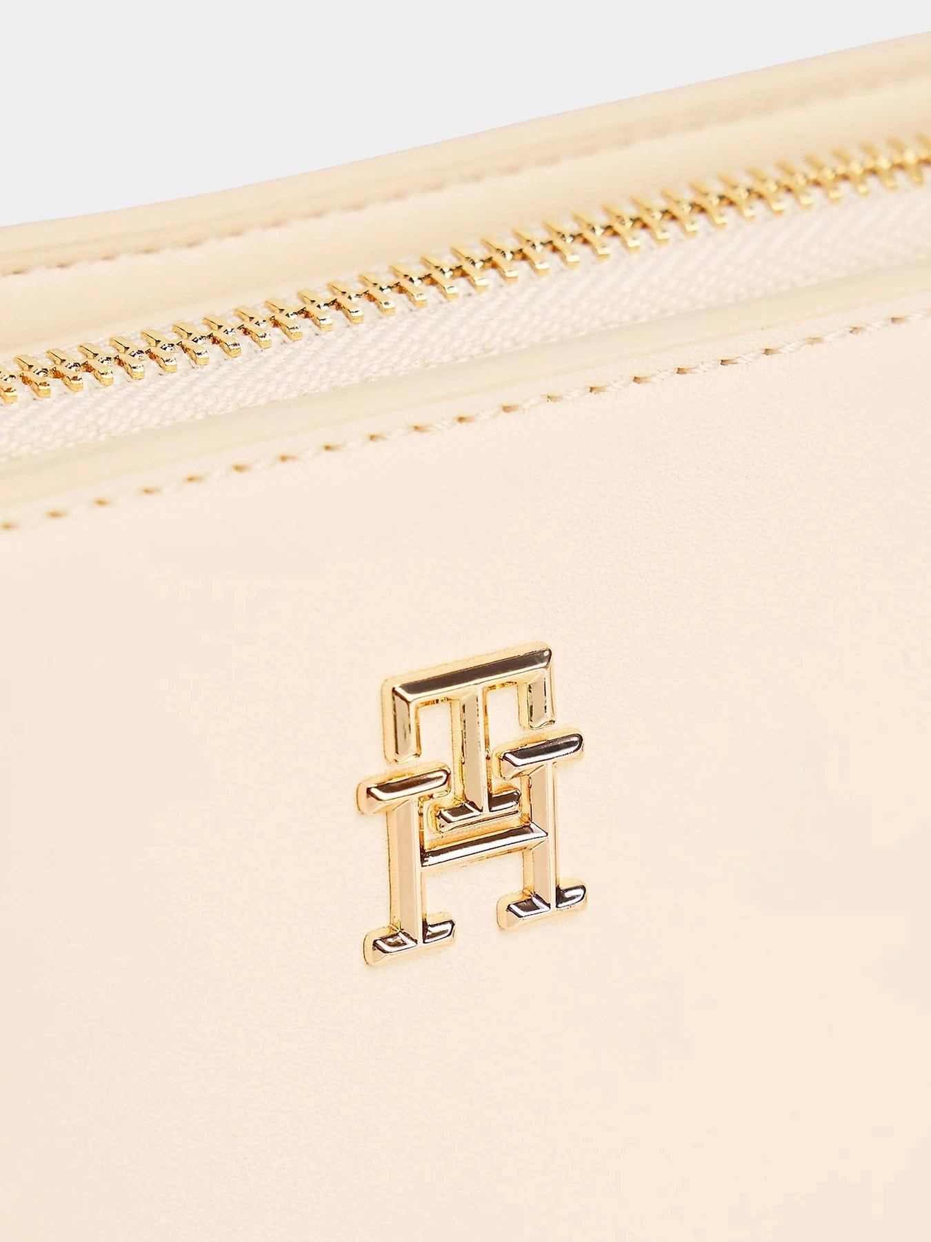 Сумки Tommy Hilfiger модель AW0AW17229-AA8 Фото