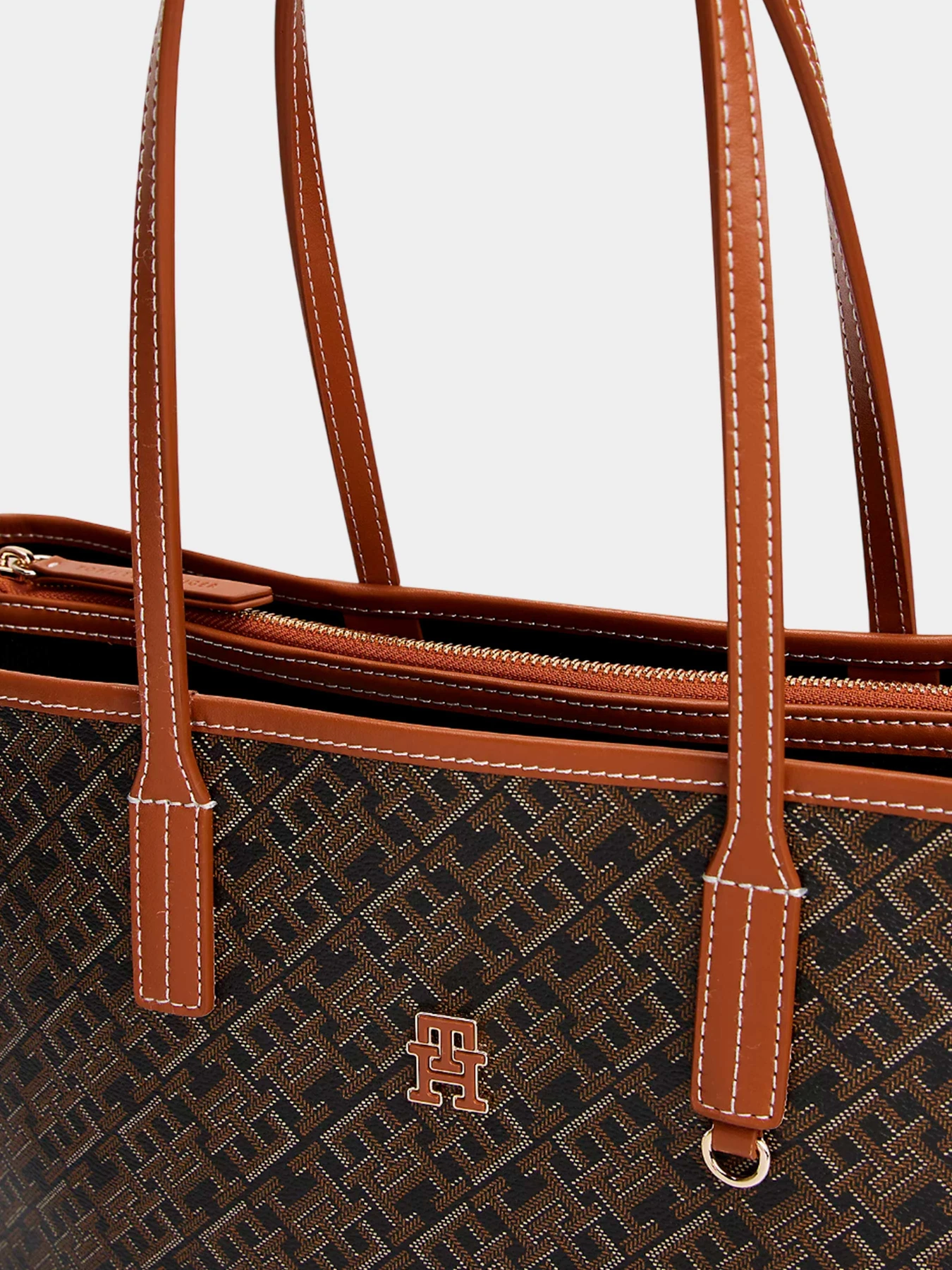 Сумки Tommy Hilfiger модель AW0AW17416-BDS Сумки Tommy Hilfiger модель AW0AW17416-BDS Фото