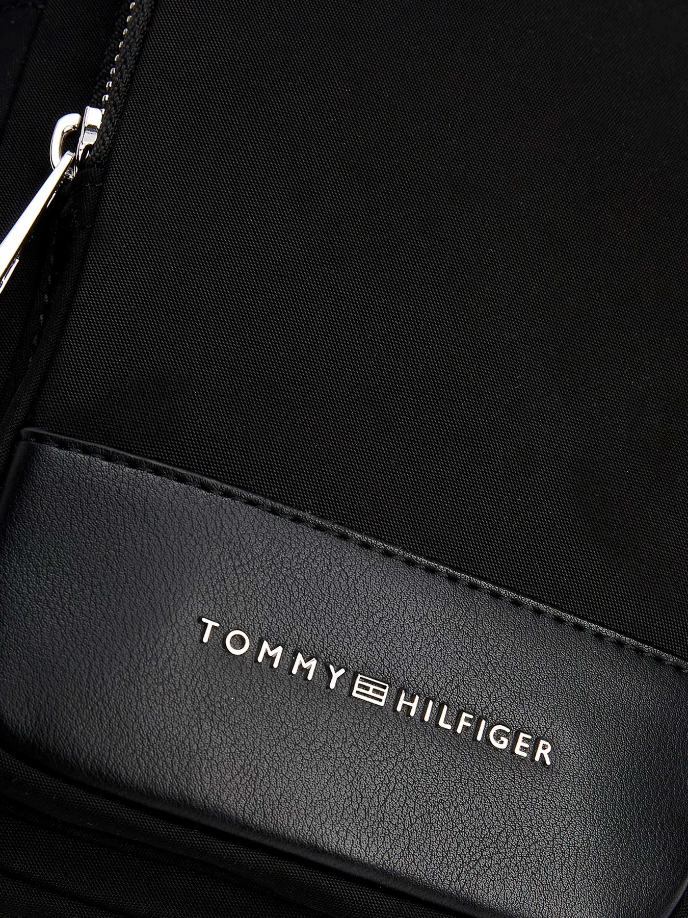 Сумки Tommy Hilfiger модель AM0AM13190-BDS Сумки Tommy Hilfiger модель AM0AM13190-BDS Фото