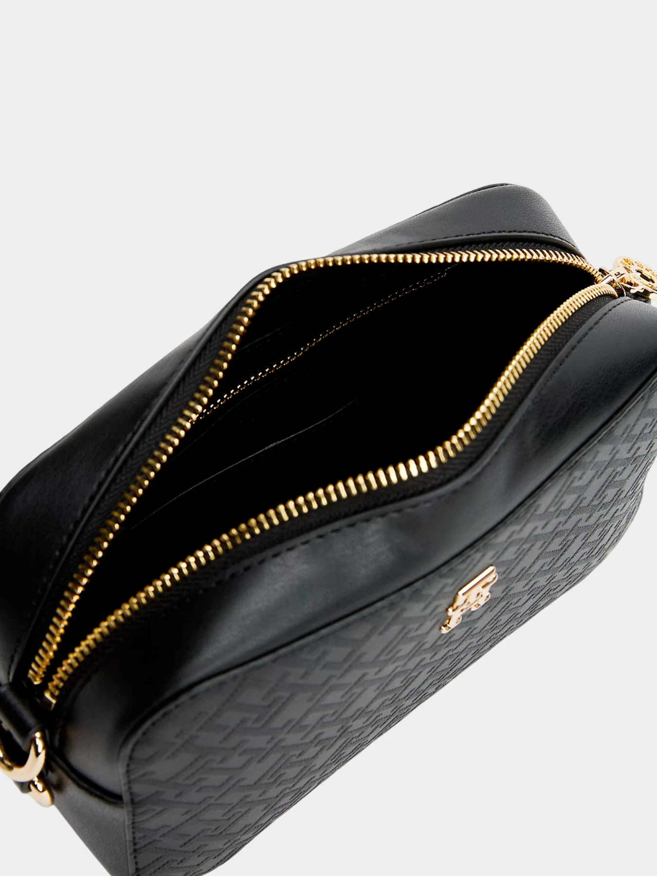 Сумки Tommy Hilfiger модель AW0AW17221-BDS Сумки Tommy Hilfiger модель AW0AW17221-BDS Фото