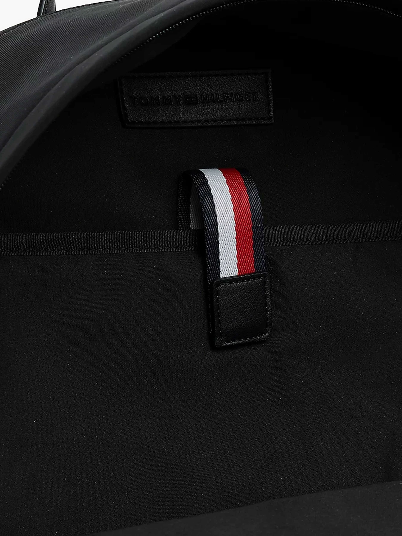 Рюкзаки Tommy Hilfiger модель AM0AM13189-BDS Рюкзаки Tommy Hilfiger модель AM0AM13189-BDS Фото