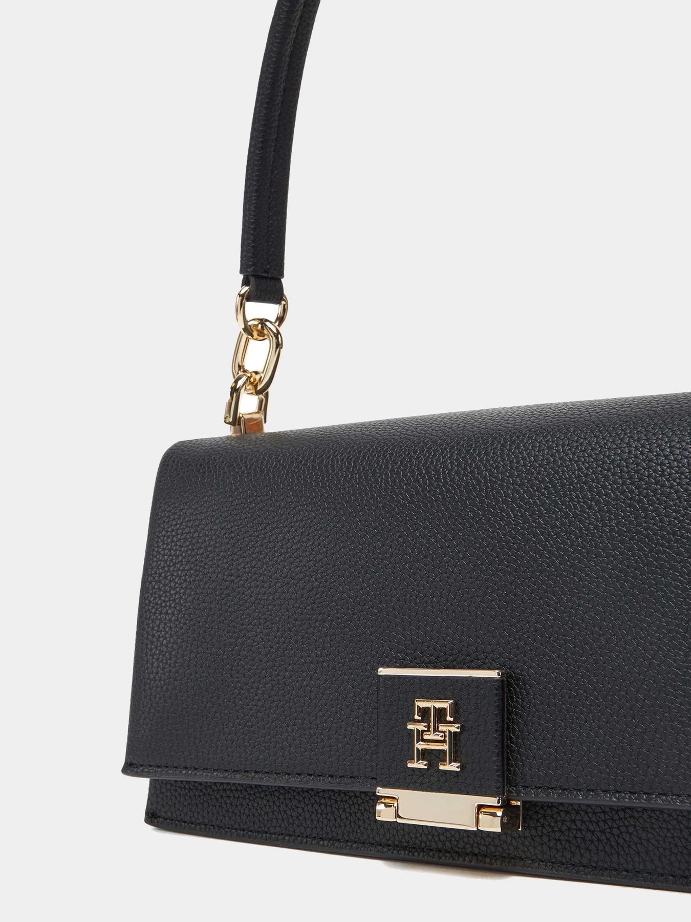 Сумки Tommy Hilfiger модель AW0AW17216-BDS Сумки Tommy Hilfiger модель AW0AW17216-BDS Фото