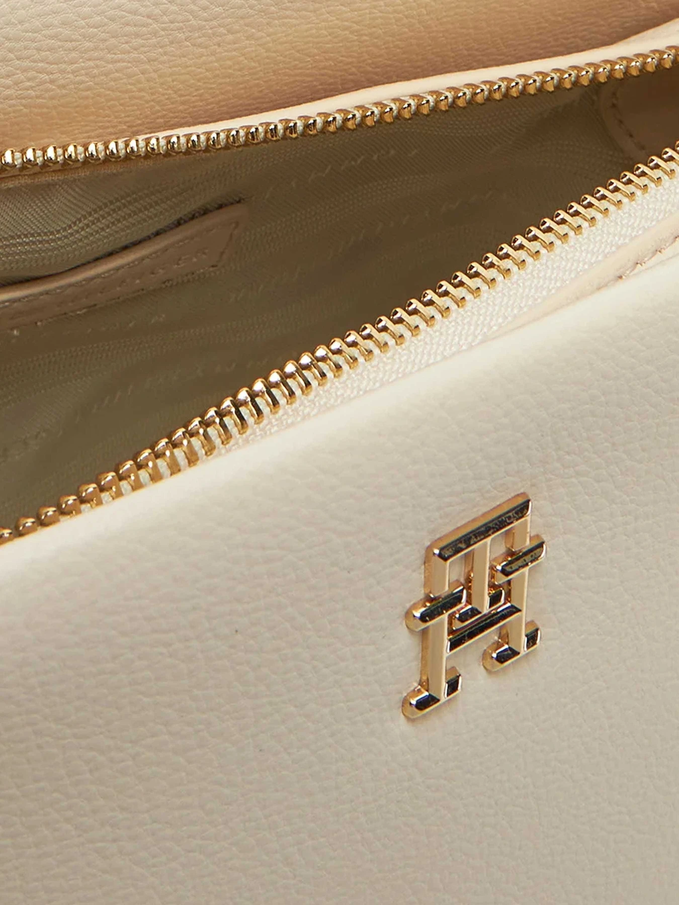 Сумки Tommy Hilfiger модель AW0AW17225-AA8 Фото