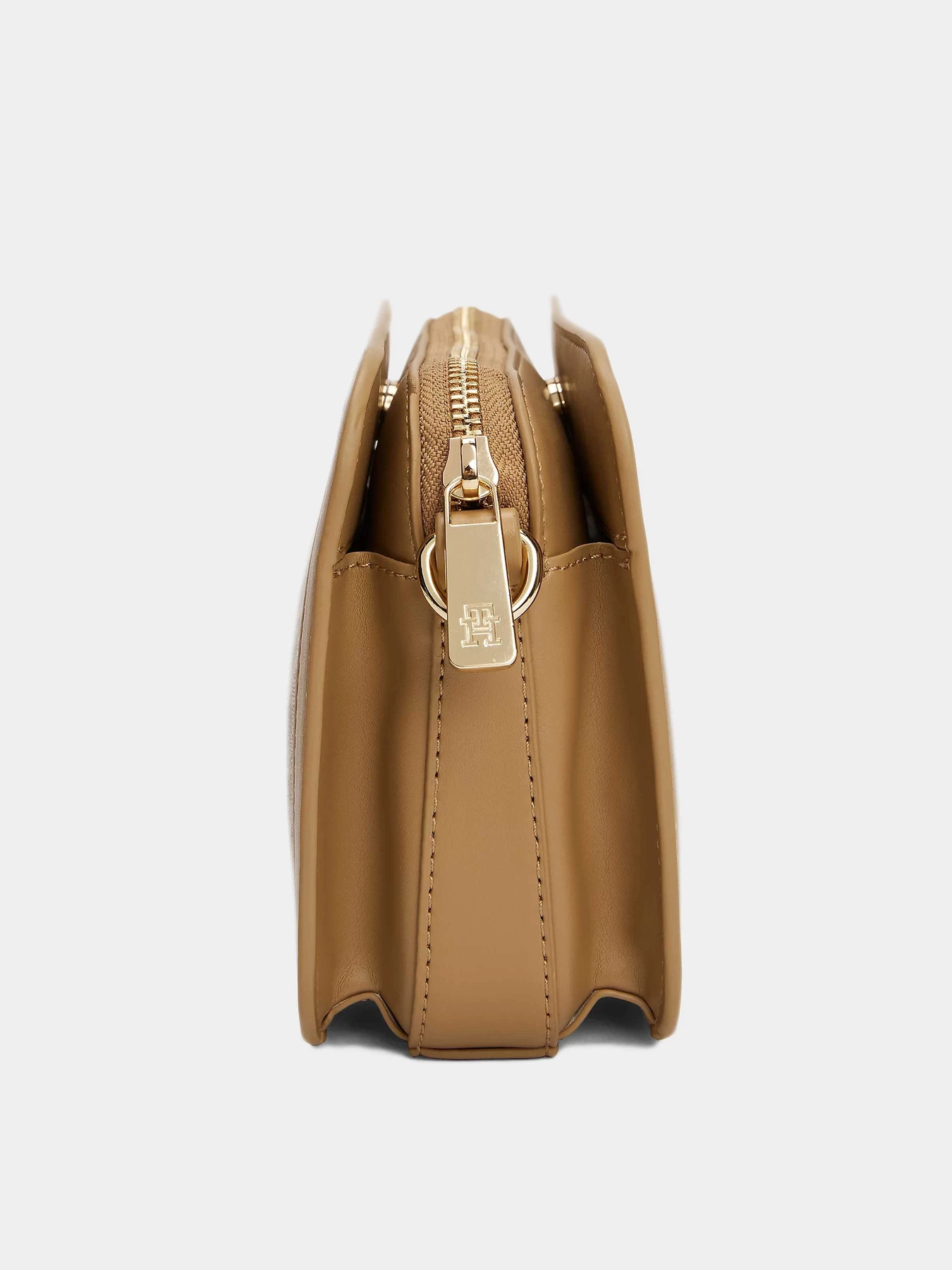 Сумки Tommy Hilfiger модель AW0AW17607-0I1 Сумки Tommy Hilfiger модель AW0AW17607-0I1 Фото