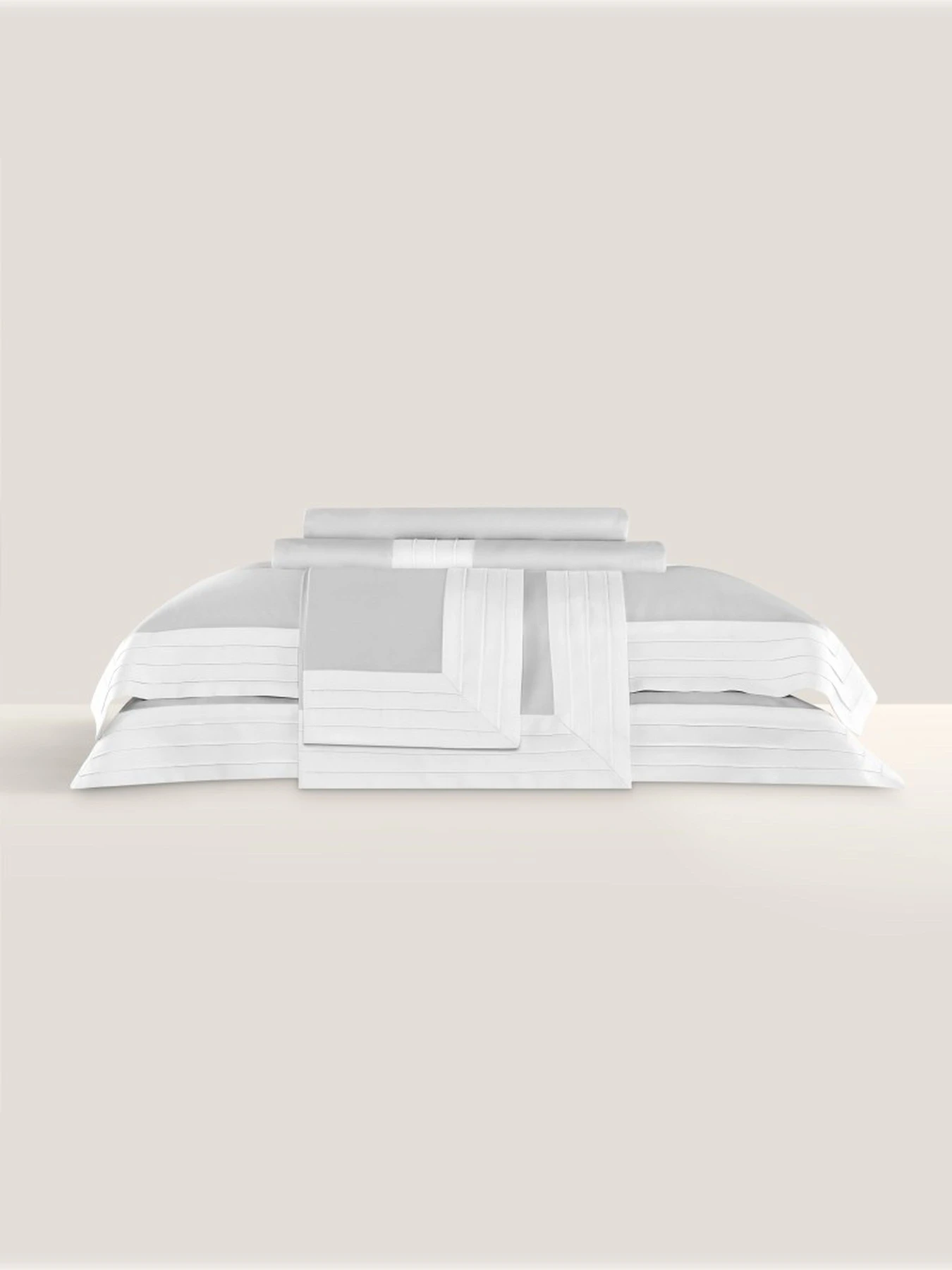 Комплект постельного белья Эдем сер/бел 200х210/260х270/50х70 TOGAS модель 1006.00826 Комплект постельного белья Эдем сер/бел 200х210/260х270/50х70 TOGAS модель 1006.00826 Фото