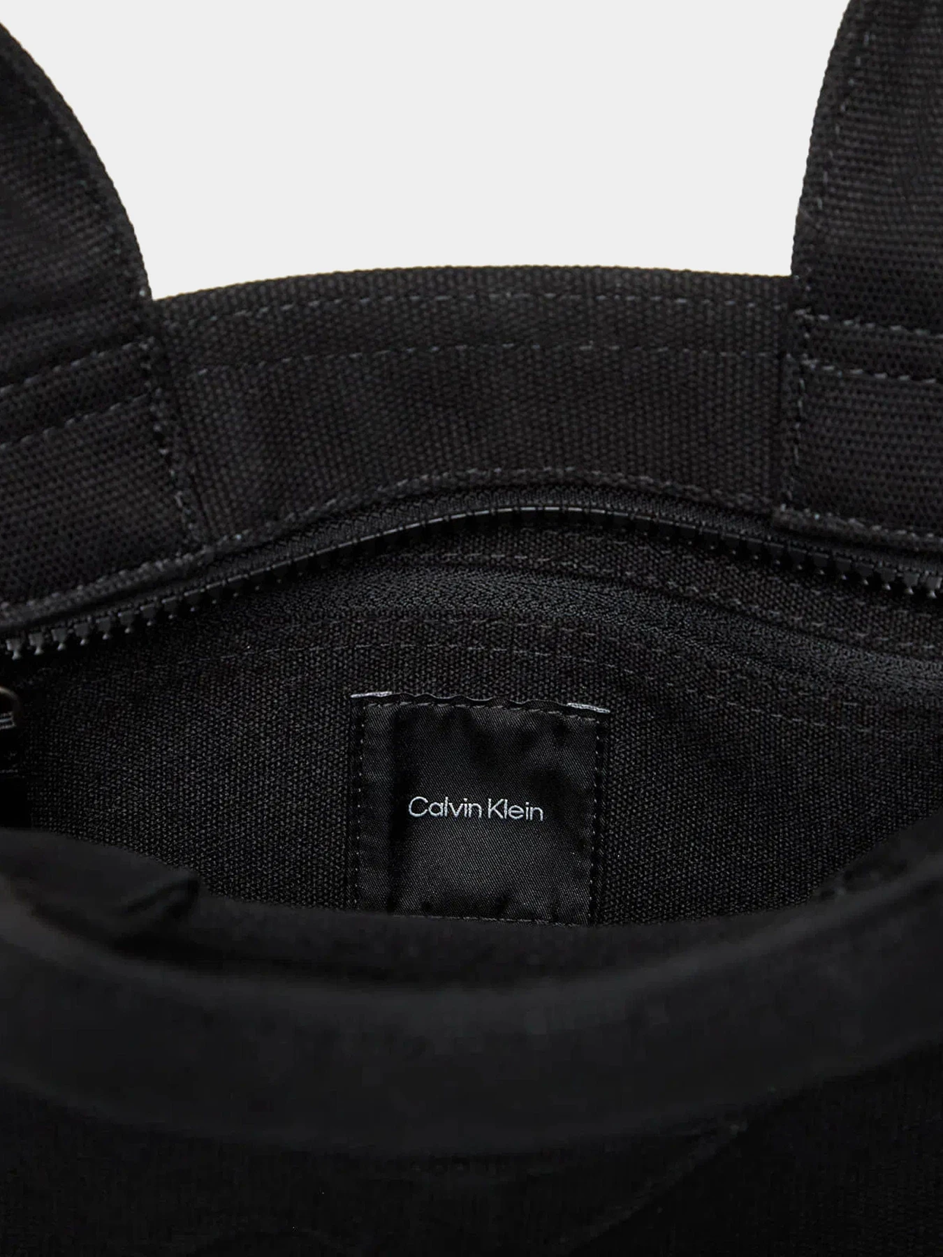Сумки Calvin Klein модель LV04K3160G-UB1 Сумки Calvin Klein модель LV04K3160G-UB1 Фото