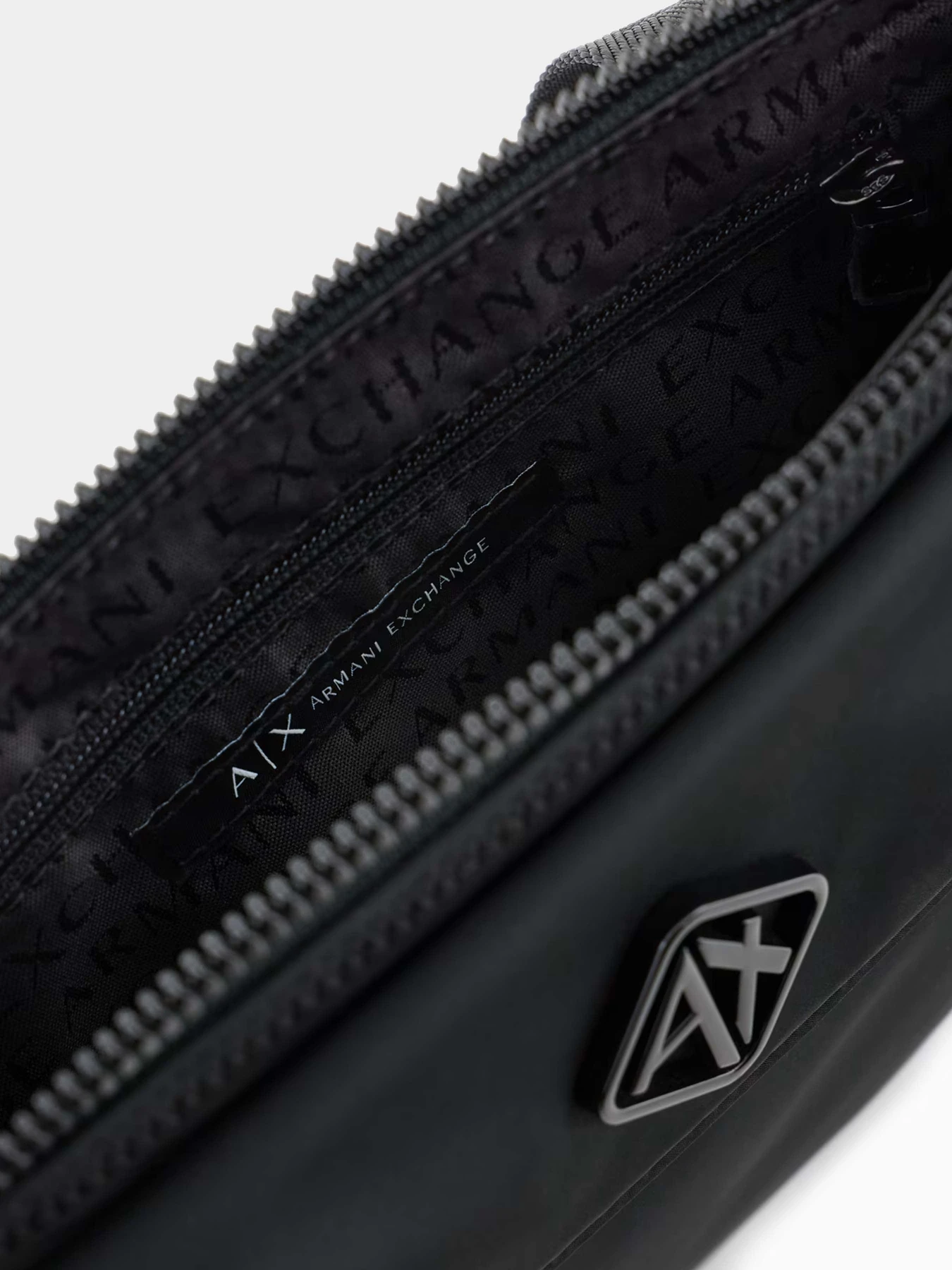 Сумки Armani Exchange модель XM000591-AF12099-UB001 Сумки Armani Exchange модель XM000591-AF12099-UB001 Фото