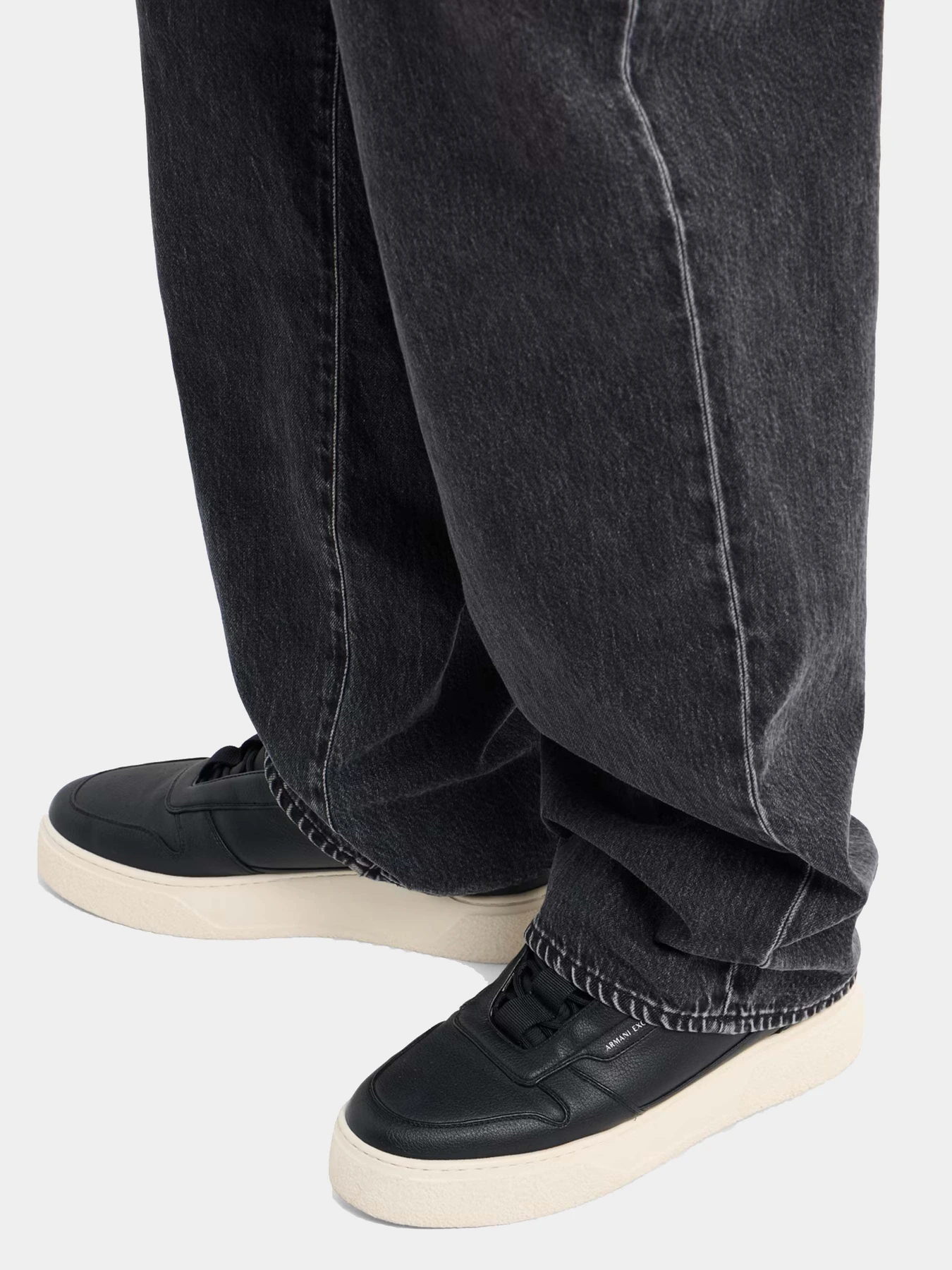 Джинсы Armani Exchange модель XM000076-AF13366-M8001 Джинсы Armani Exchange модель XM000076-AF13366-M8001 Фото