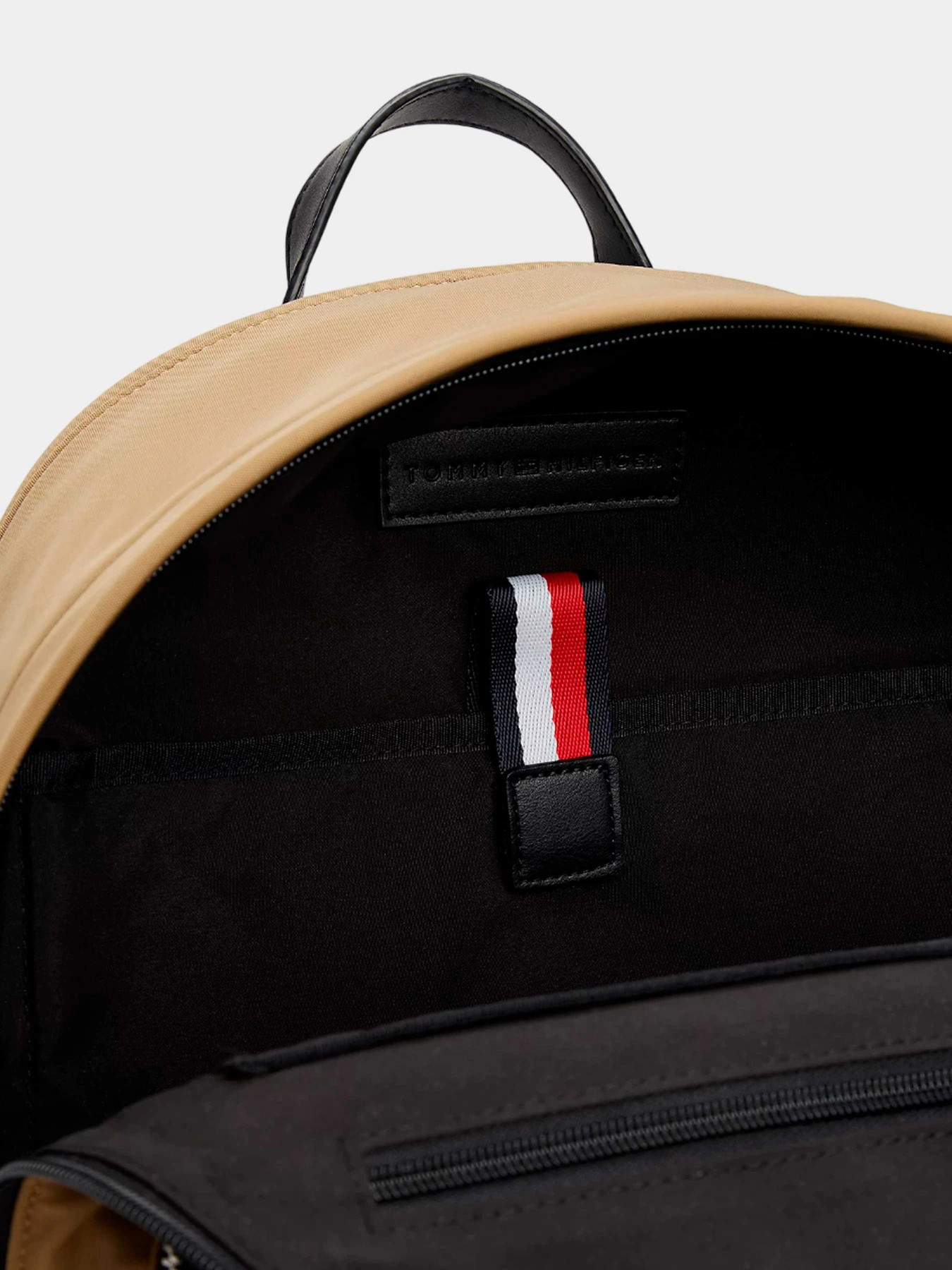 Рюкзаки Tommy Hilfiger модель AM0AM13189-RBT Рюкзаки Tommy Hilfiger модель AM0AM13189-RBT Фото