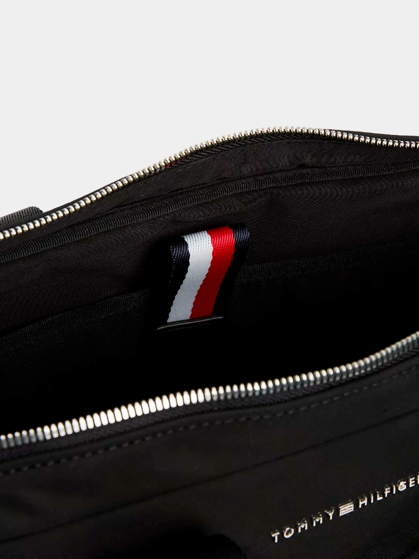 Сумки Tommy Hilfiger модель AM0AM13191-BDS Сумки Tommy Hilfiger модель AM0AM13191-BDS Фото