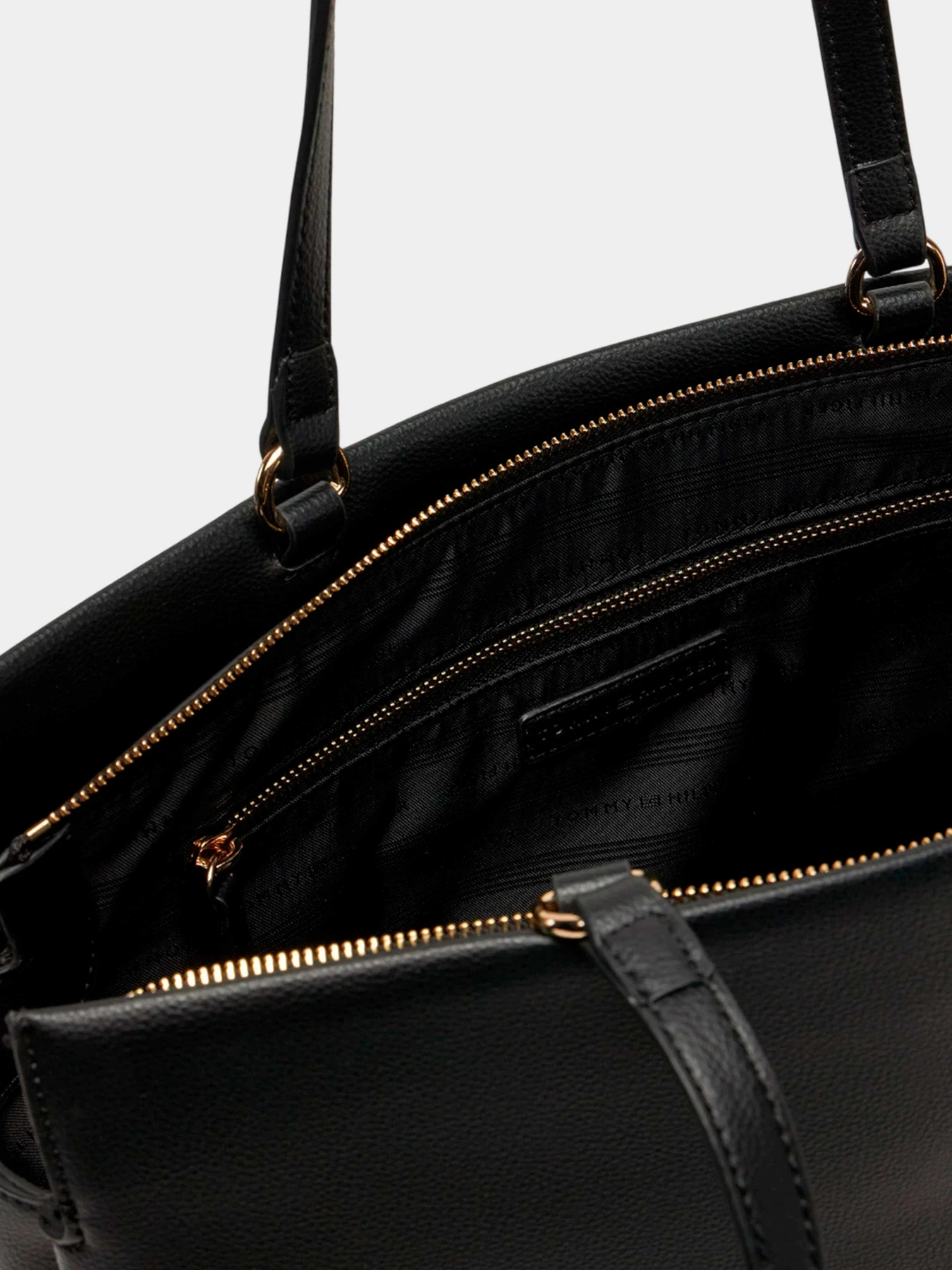 Сумки Tommy Hilfiger модель AW0AW17197-BDS Фото