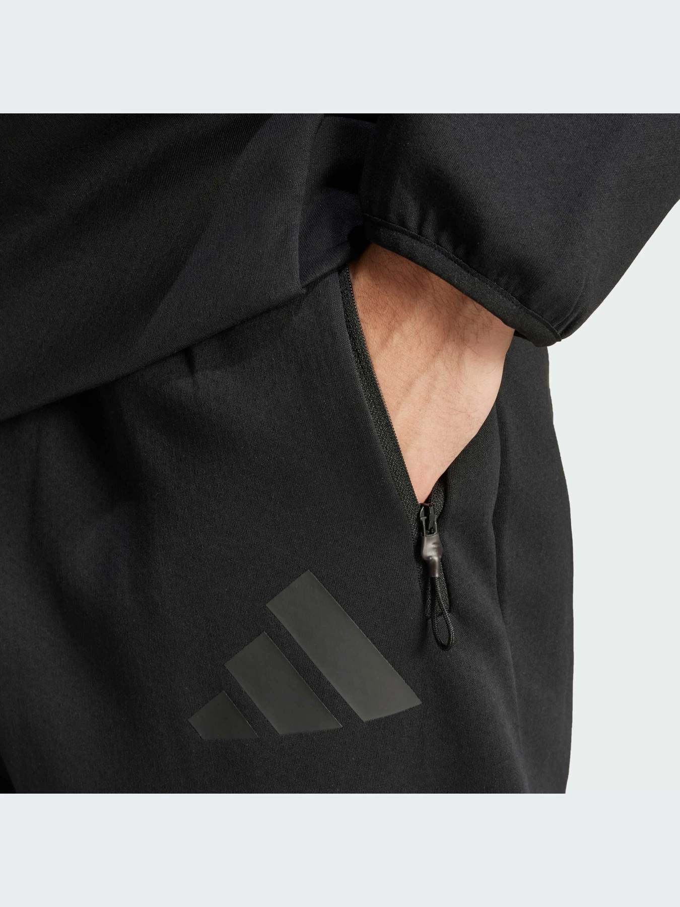 Брюки Adidas ZNE модель JC5478-KZ Брюки Adidas ZNE модель JC5478-KZ Фото