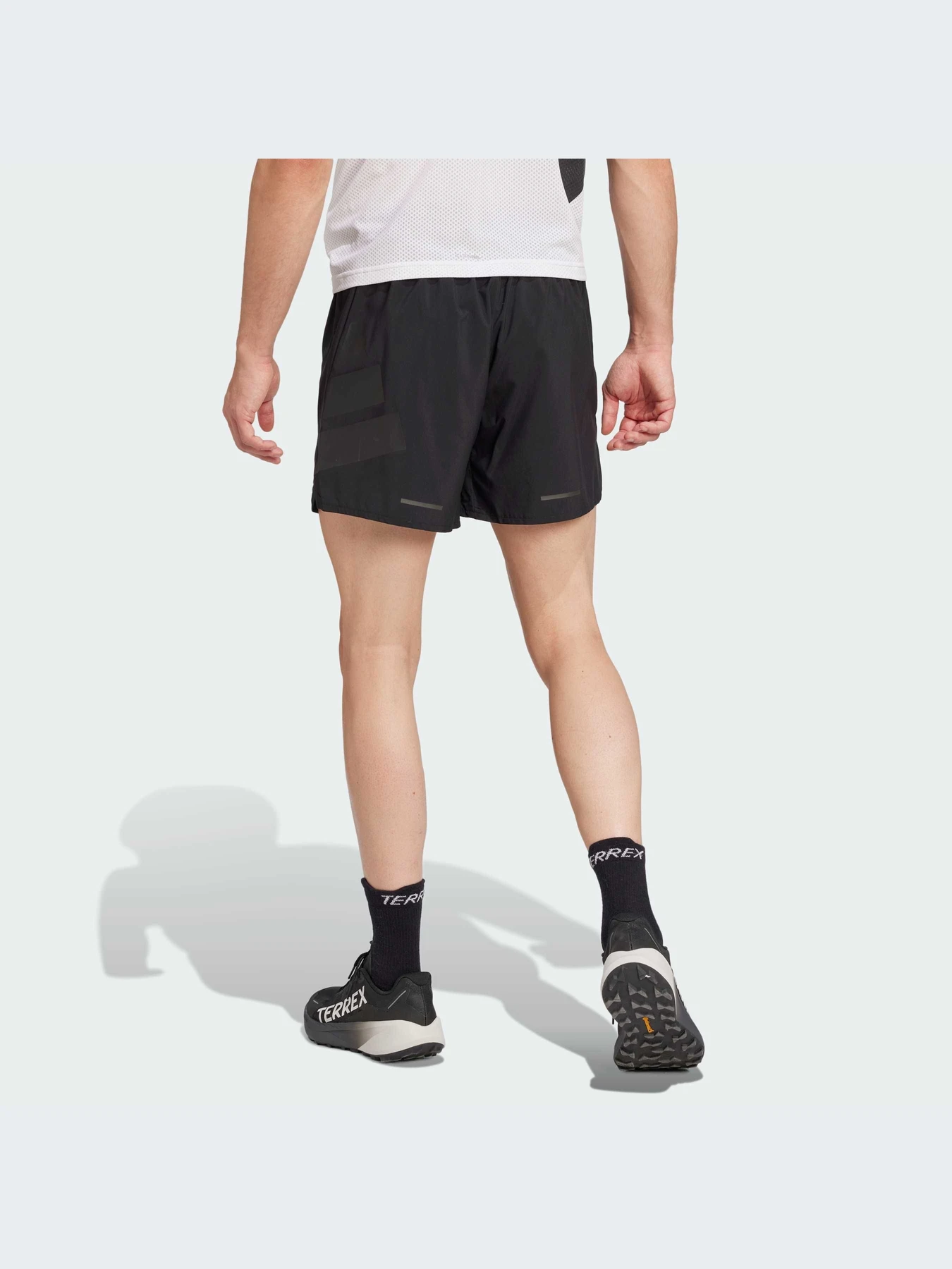 Шорты Adidas модель JE9433-KZ Шорты Adidas модель JE9433-KZ Фото
