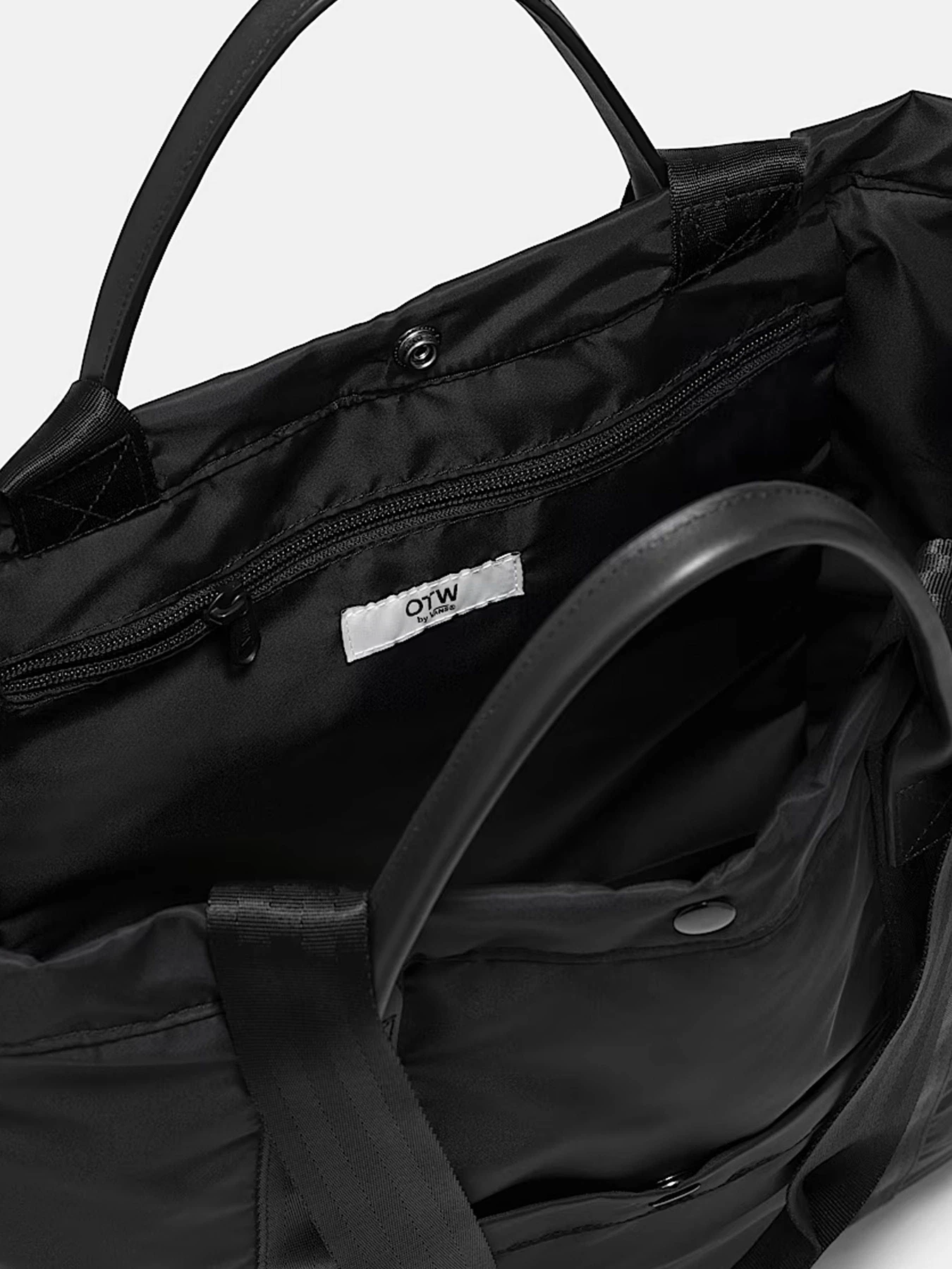 Сумки Vans модель VN000NC9BLK1 Сумки Vans модель VN000NC9BLK1 Фото