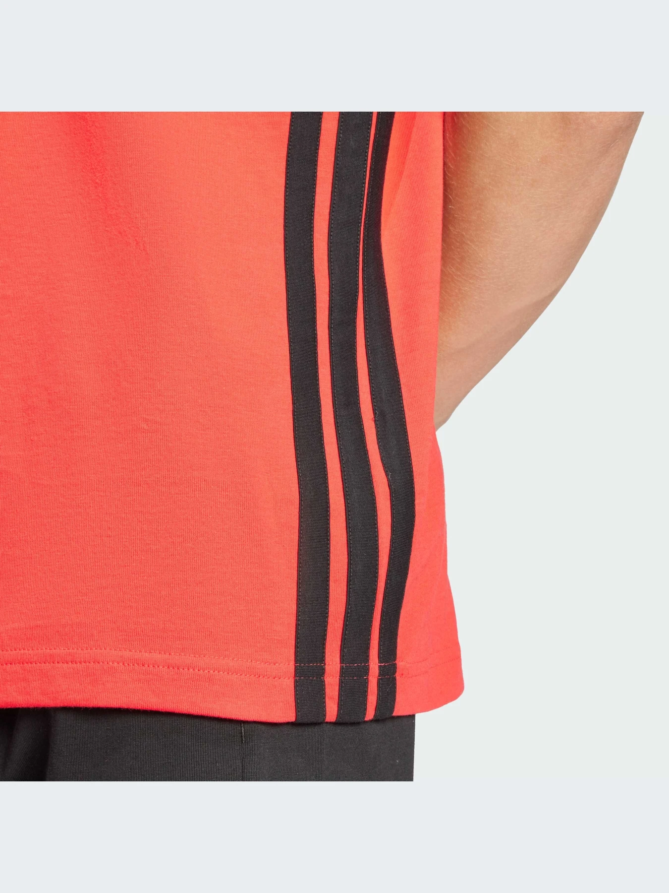 Футболки и поло Adidas модель JE6386-KZ Футболки и поло Adidas модель JE6386-KZ Фото
