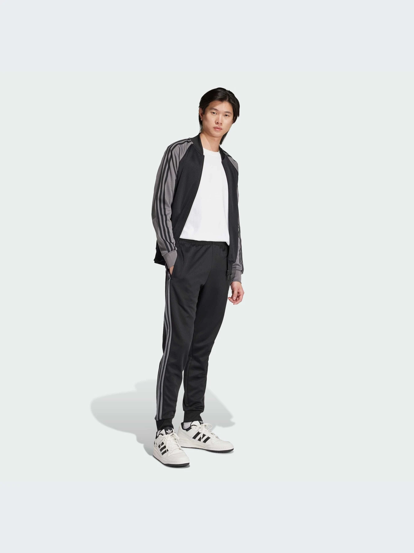 Брюки Adidas Adicolor модель IY9869-KZ Брюки Adidas Adicolor модель IY9869-KZ Фото