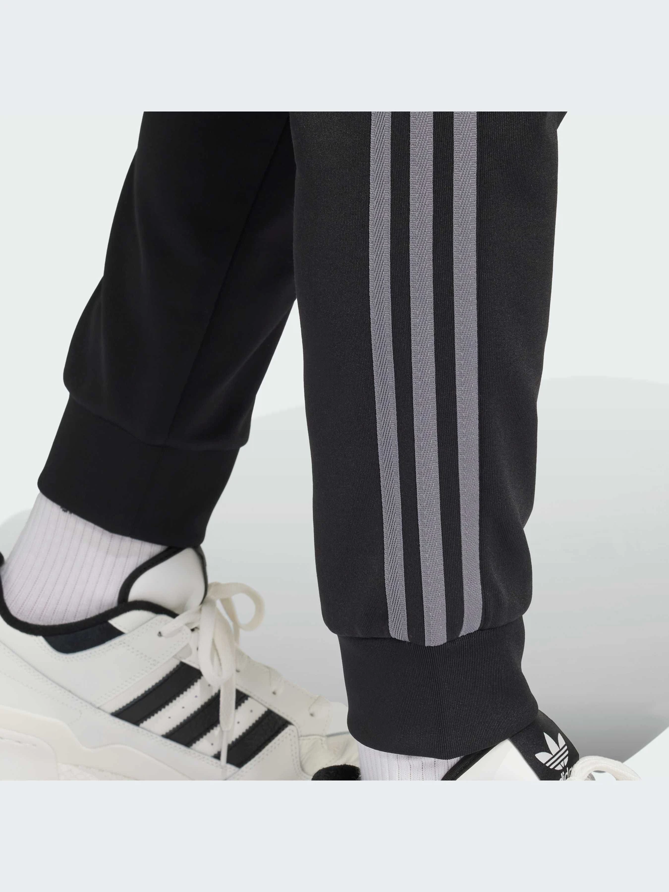 Брюки Adidas Adicolor модель IY9869-KZ Брюки Adidas Adicolor модель IY9869-KZ Фото