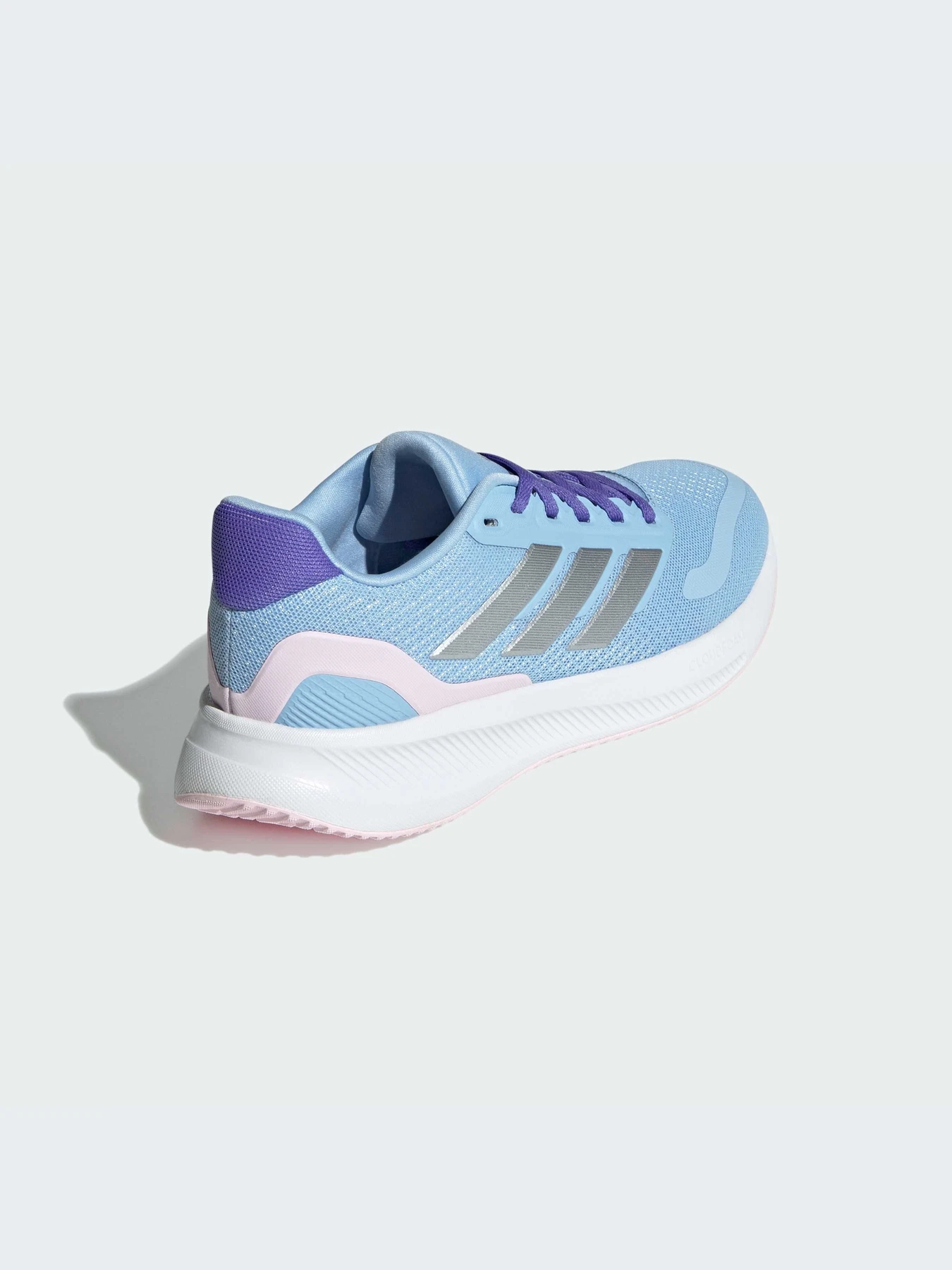 Кроссовки Adidas модель IE8584-KZ Кроссовки Adidas модель IE8584-KZ Фото