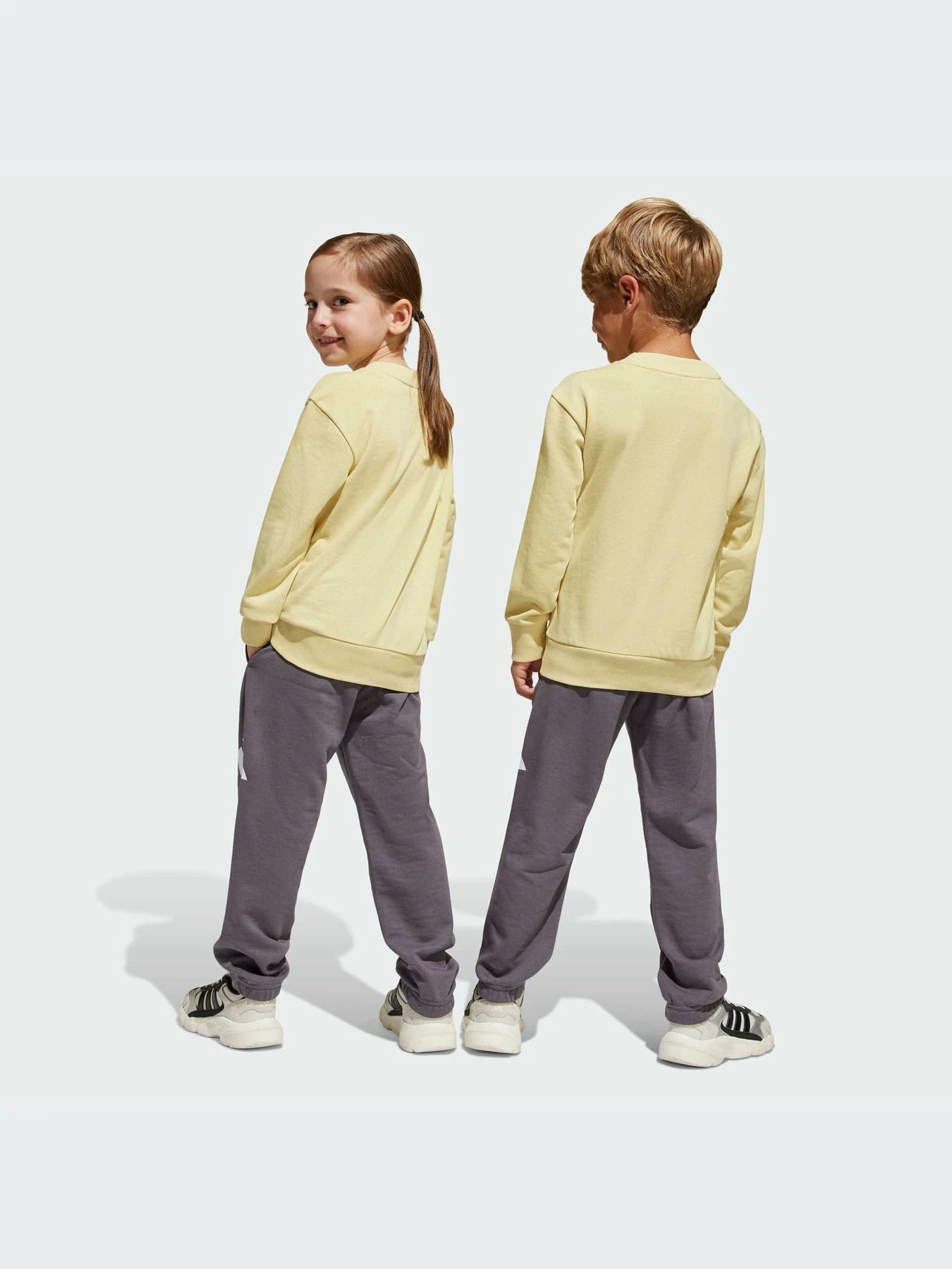 Костюмы Adidas модель JE1384-KZ Костюмы Adidas модель JE1384-KZ Фото