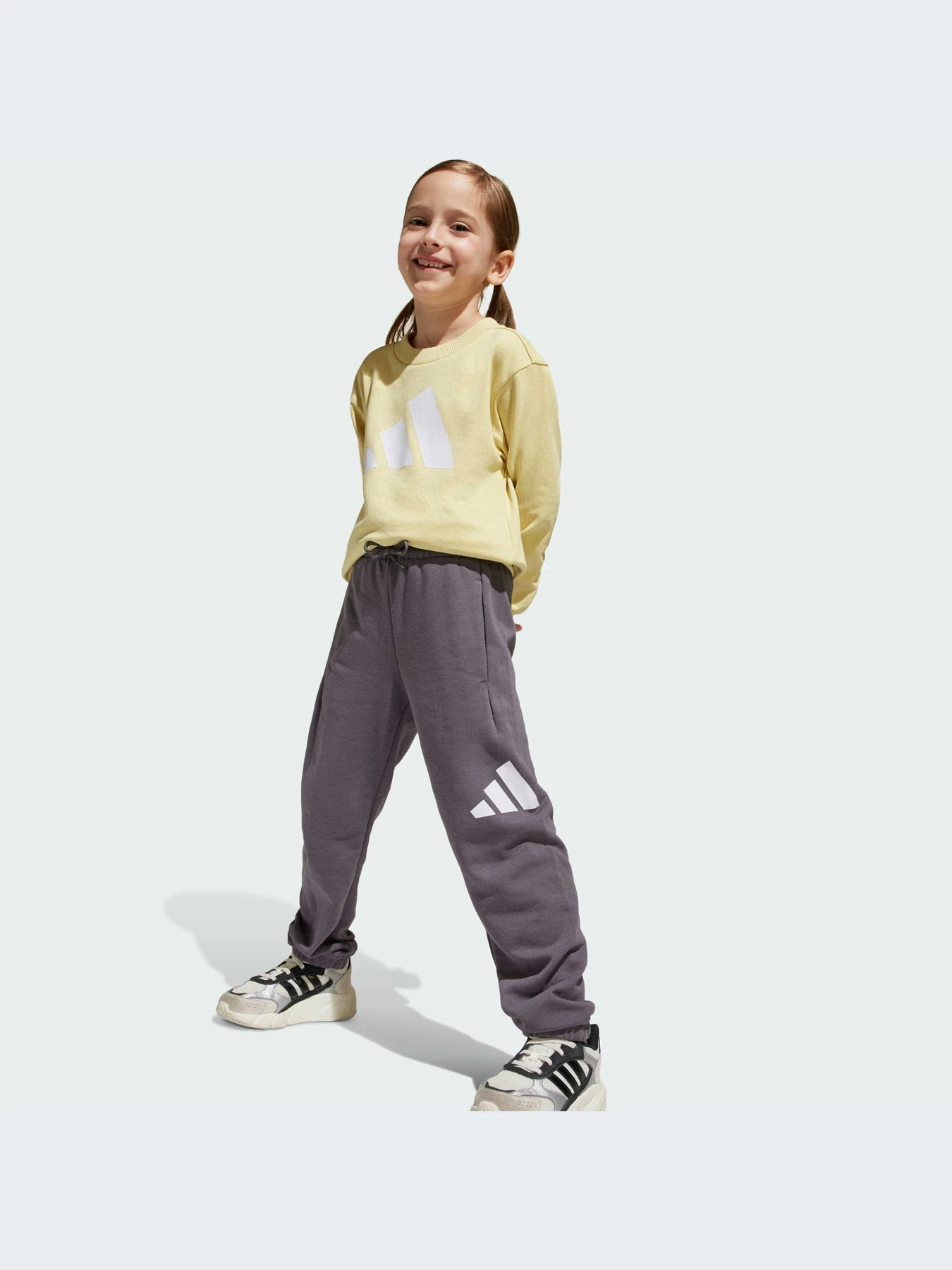 Костюмы Adidas модель JE1384-KZ Костюмы Adidas модель JE1384-KZ Фото