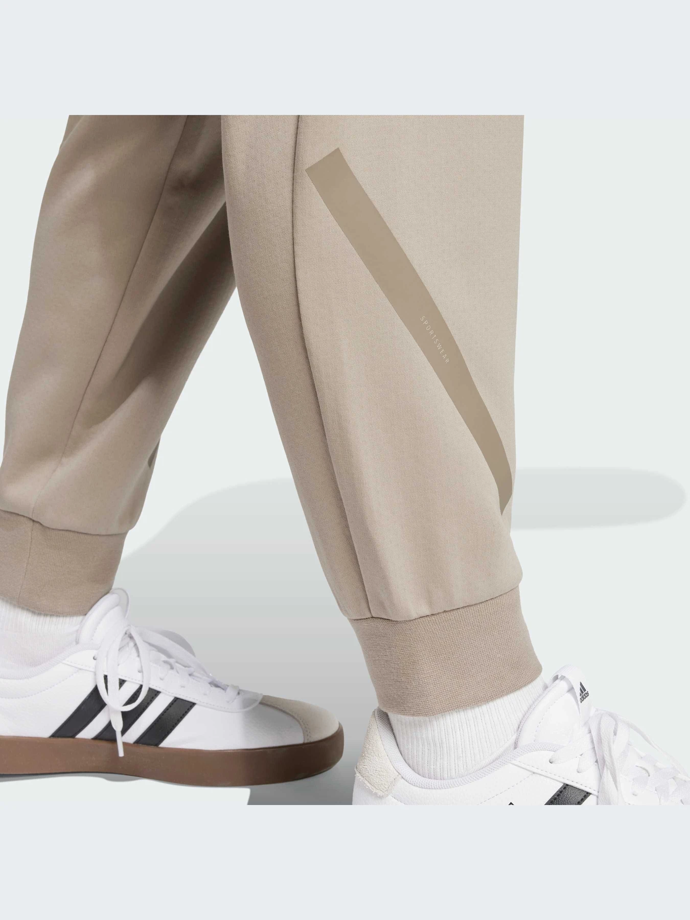 Брюки Adidas ZNE модель JC7914-KZ Брюки Adidas ZNE модель JC7914-KZ Фото